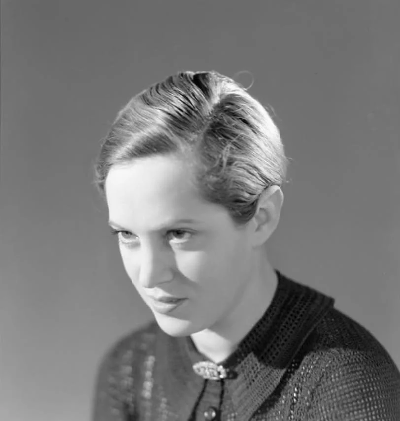 Portrait C. 1934 By Dora Maar &bull; &bull;
#costumeinspiration #fashioninspiration #styleinspiration #designinspiration #creativeinspiration #1930sinspiration #vintageinspiration #vintage #vintagefashion #1930sfashion