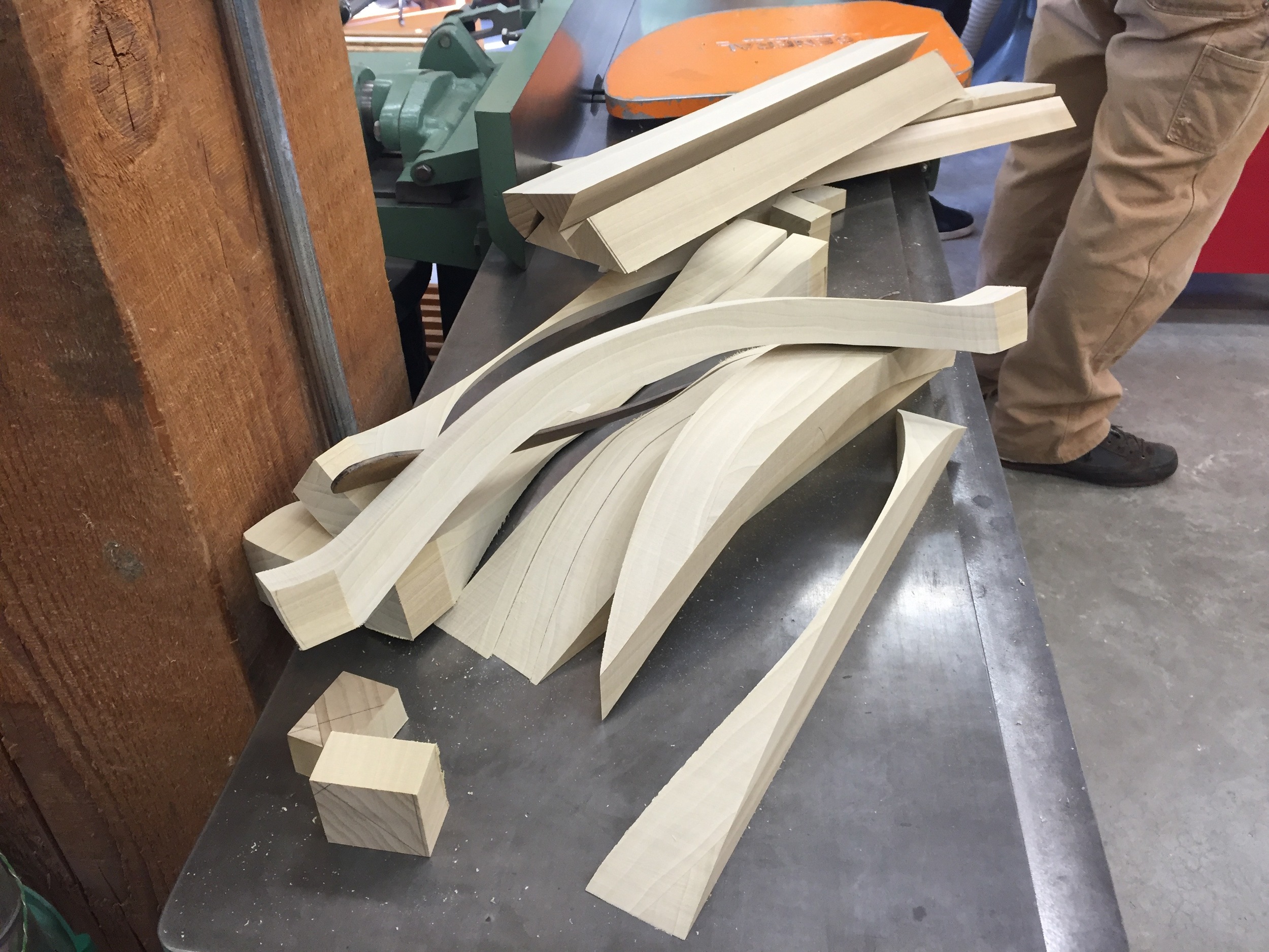  The crest rail&nbsp; 