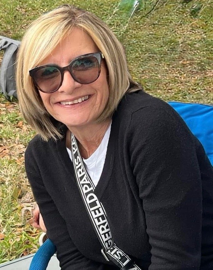 Louise Calise, Social