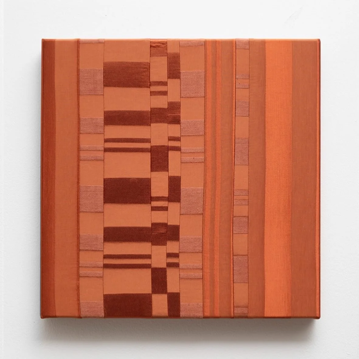 It&rsquo;s the final weekend of Second Look 🧡

@barometergallery 
Gallery hours 11.00 am - 5.00 pm

With special thanks to @michele_elliot_artist @barbararogerstextiles and @unnaturaljeweller 🧡

Image: Boni Cairncross, That moment, 2023, viscose, 4