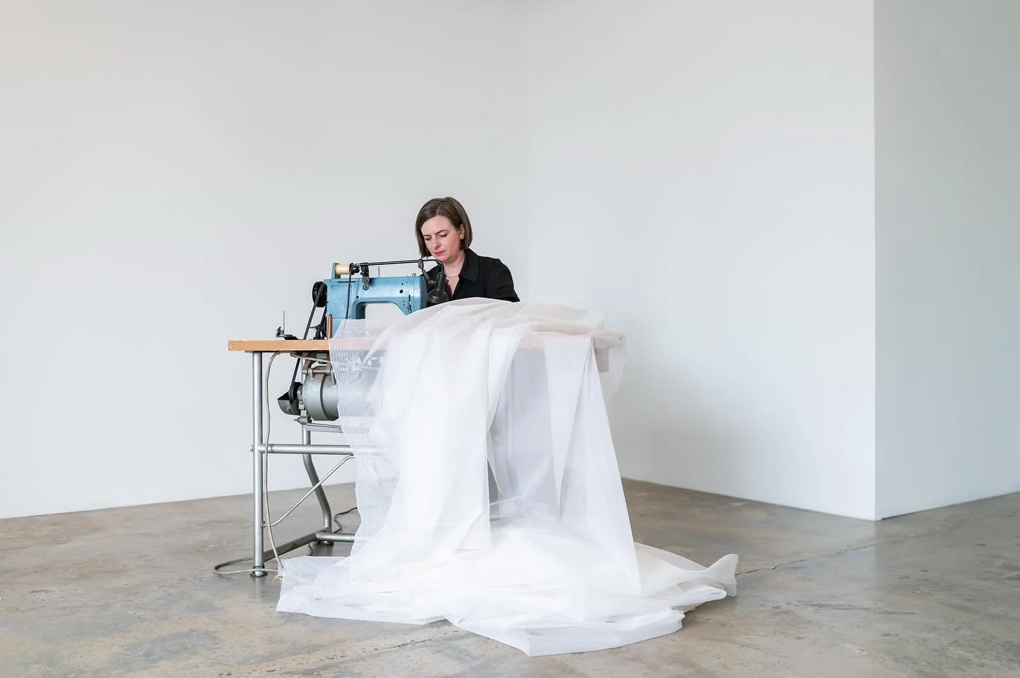 Sharing some documentation by @lucyparakhina from the first weekend of 𝘏𝘦𝘭𝘥 𝘪𝘯 𝘵𝘩𝘦 𝘩𝘰𝘶𝘳𝘴, a durational performance @sydenham_international ~ 

Across four weekends, hours of stitching accumulate as a record of labour and embodied skill,