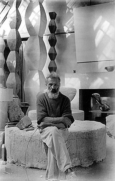 Brancusi. Ro: "Sunt imbecili cei care spun despre lucrările mele că ar fi abstracte; ceea ce ei numesc abstract este cel mai pur realism, deoarece realitatea nu este reprezentată de forma exterioară, ci de ideea din spatele ei, de esenţa lucrurilor(Brâncuşi). En: "They are imbeciles who call my work abstract. That which they call abstract is the most realistic, because what is real is not the exterior but the idea, the essence of things." (Constantin Brancusi)