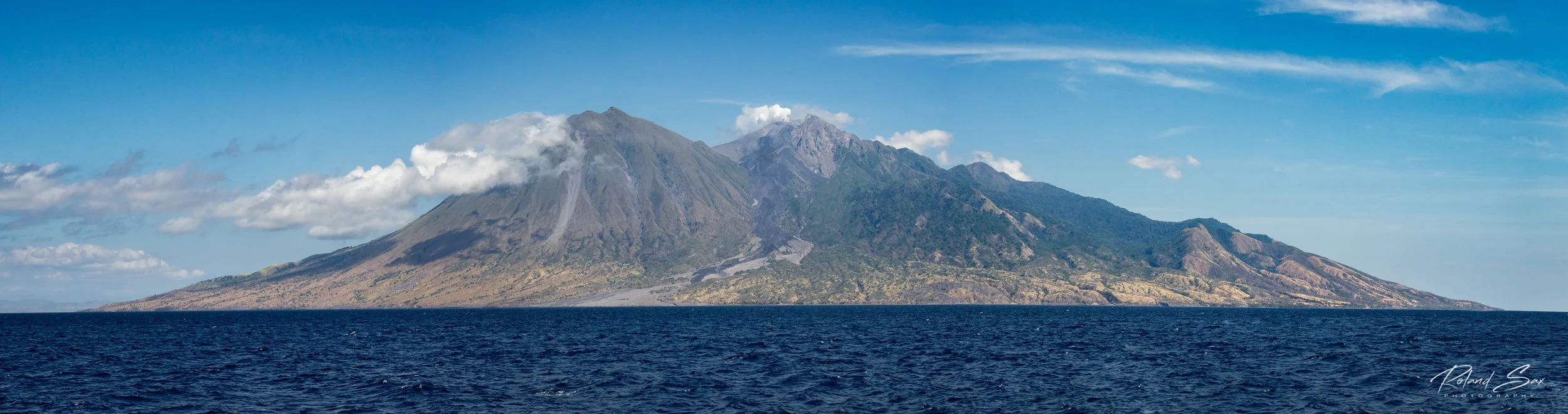 sangeangvulcano_pano_1000br-1.jpg
