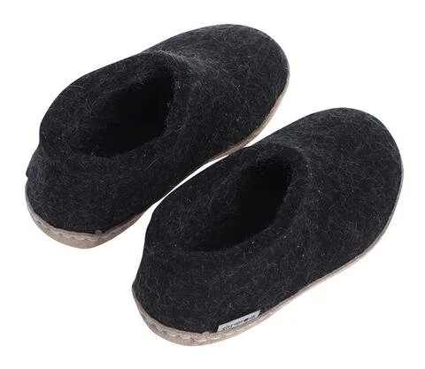 KidsShoeBlackBackPair-high_large.jpg