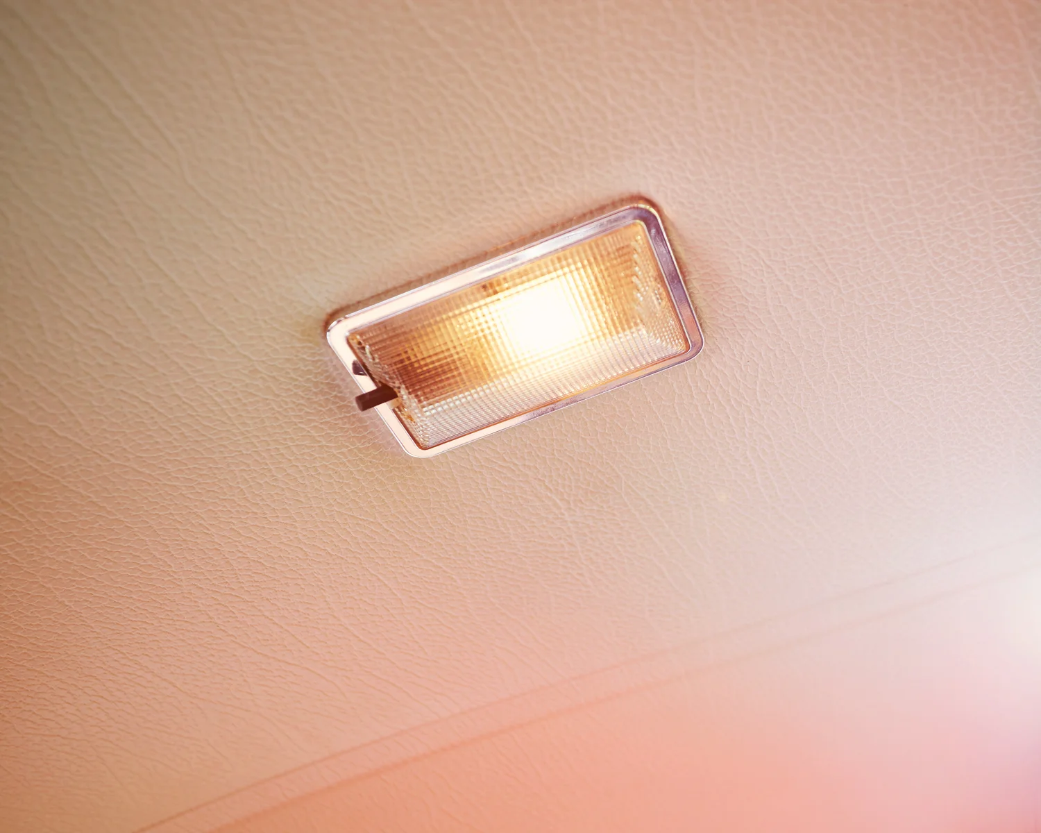 Volvo 245DL - Interior light.jpg