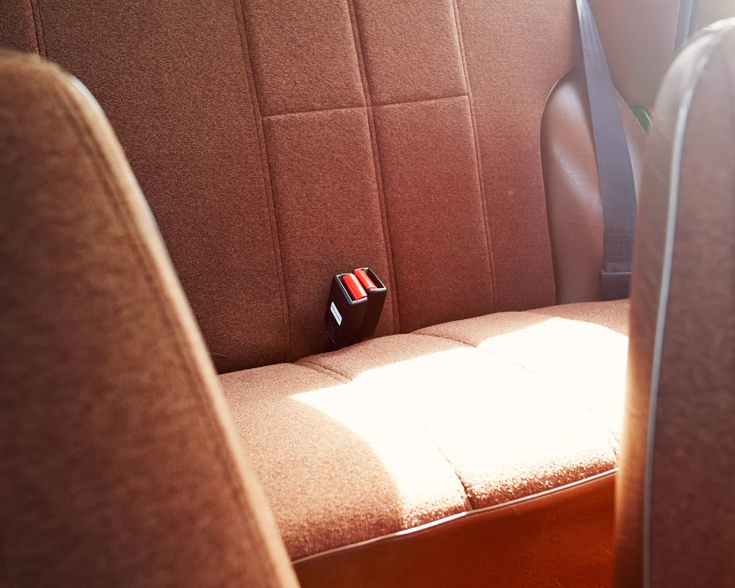 Volvo 245DL - Rear seats.jpg