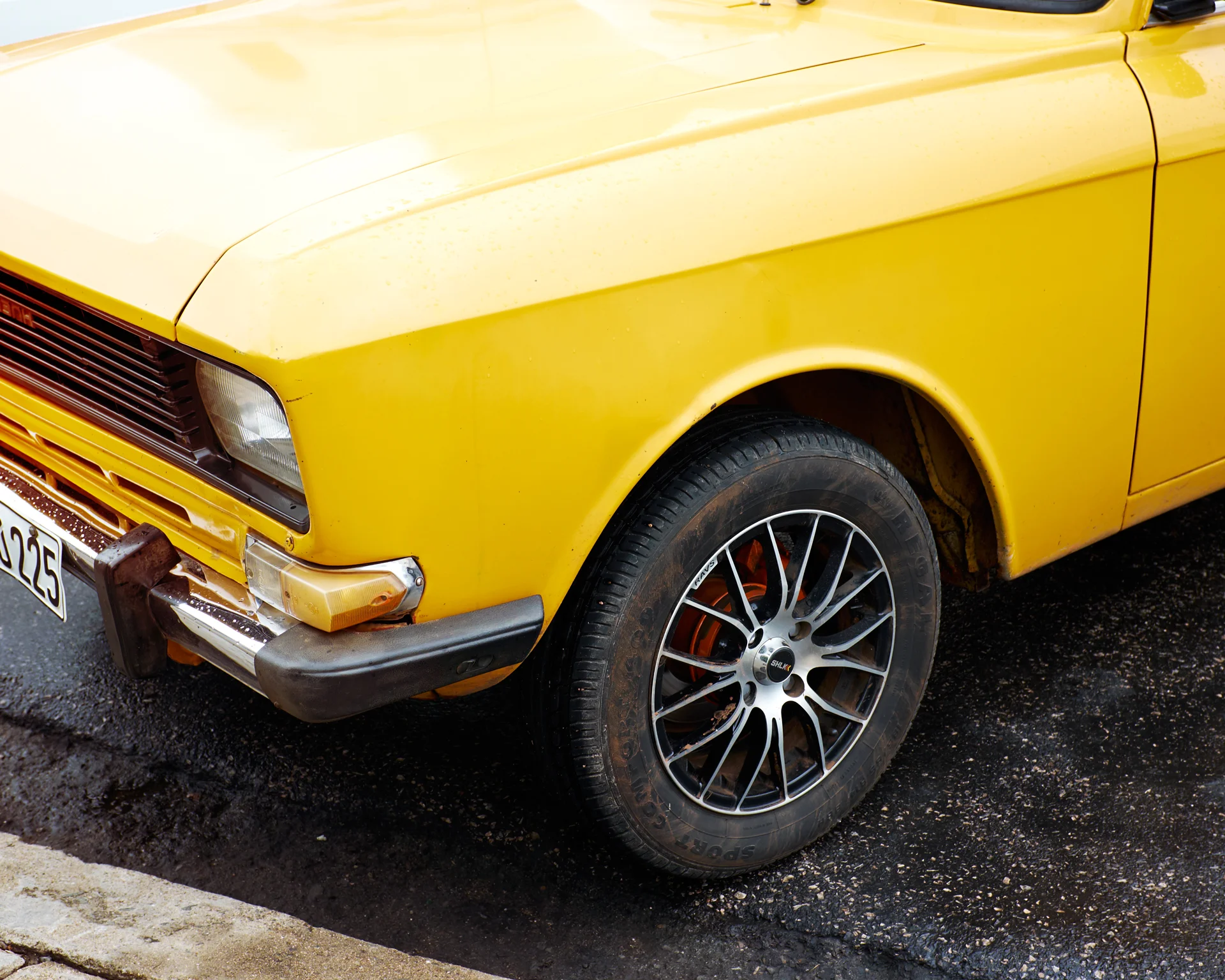Yellow Car - Wheel.jpg