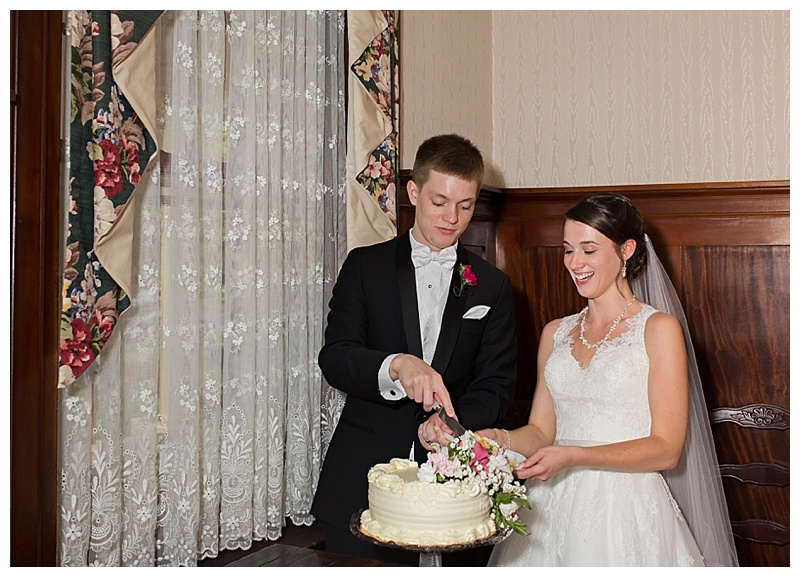 Appleton-wedding-Green-Bay-photographer-favorite-moments-best-of-2015-Gosias-Photography-rings-cake-022.jpg