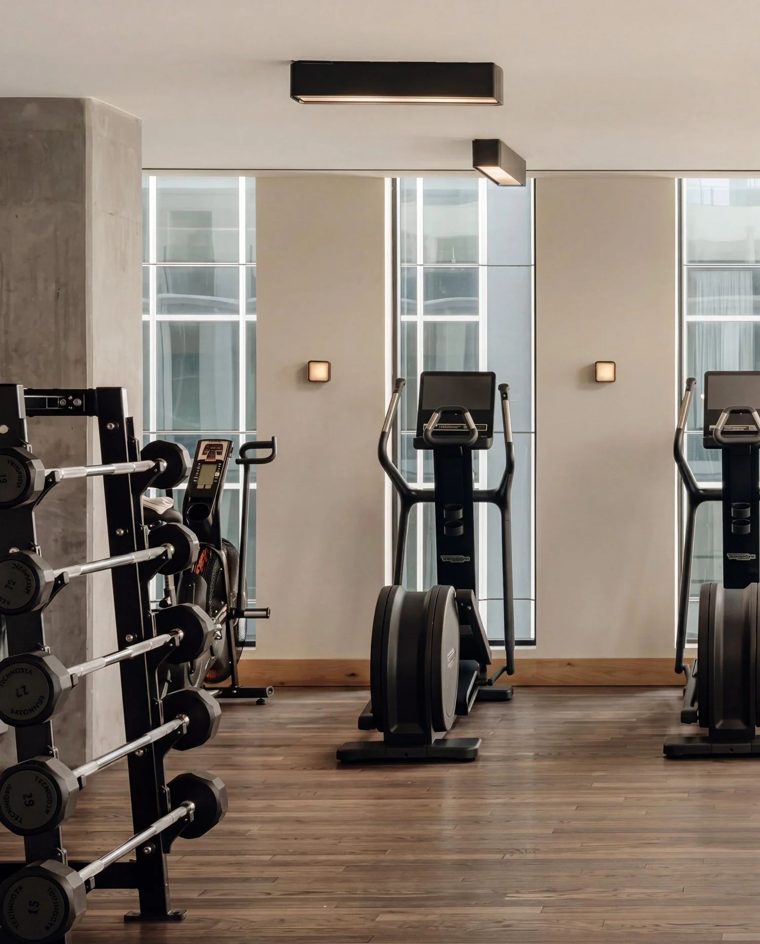 Luxury-hotel-gym-with-technogym-equipment.jpg