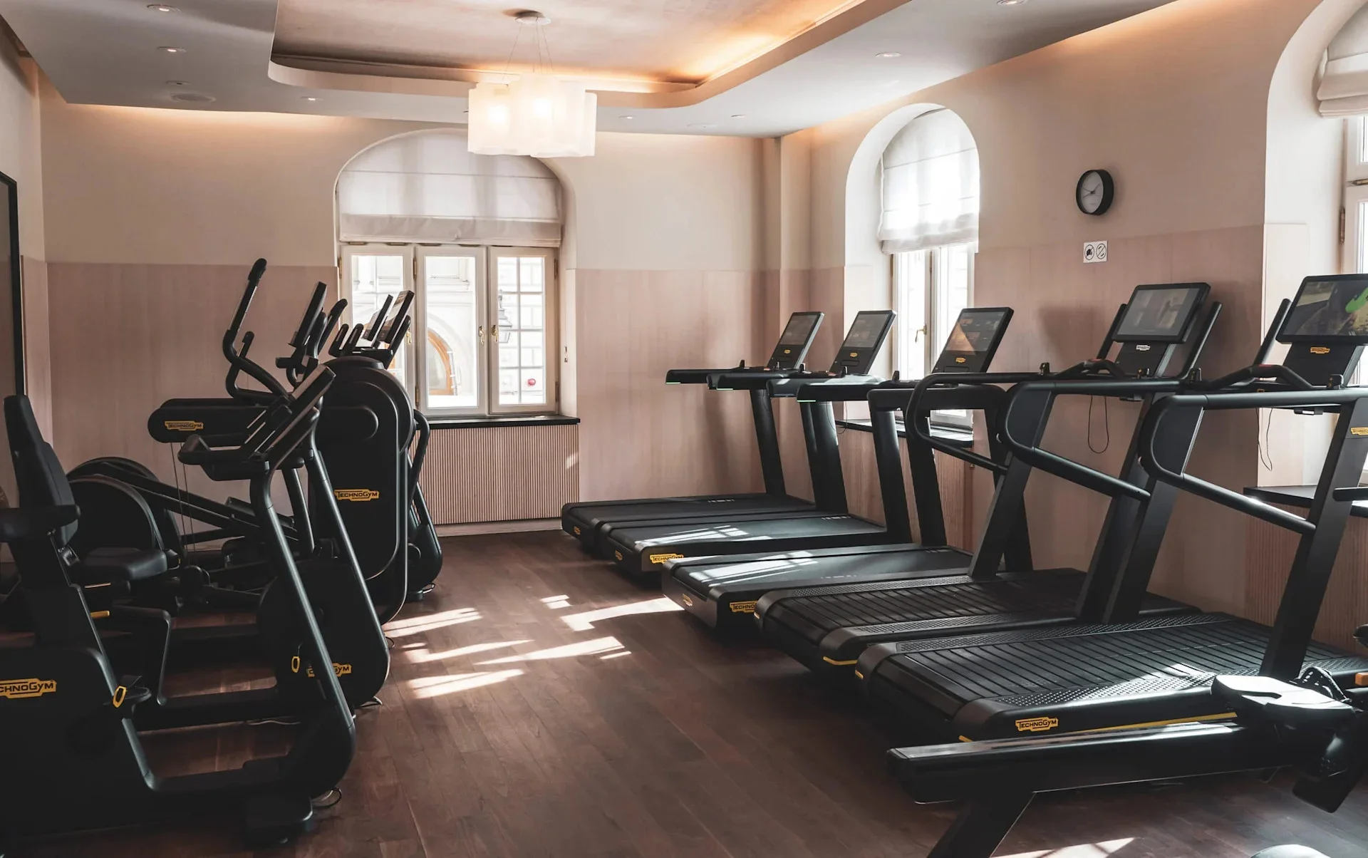 grand-hotel-luxury-hotel-gym.webp