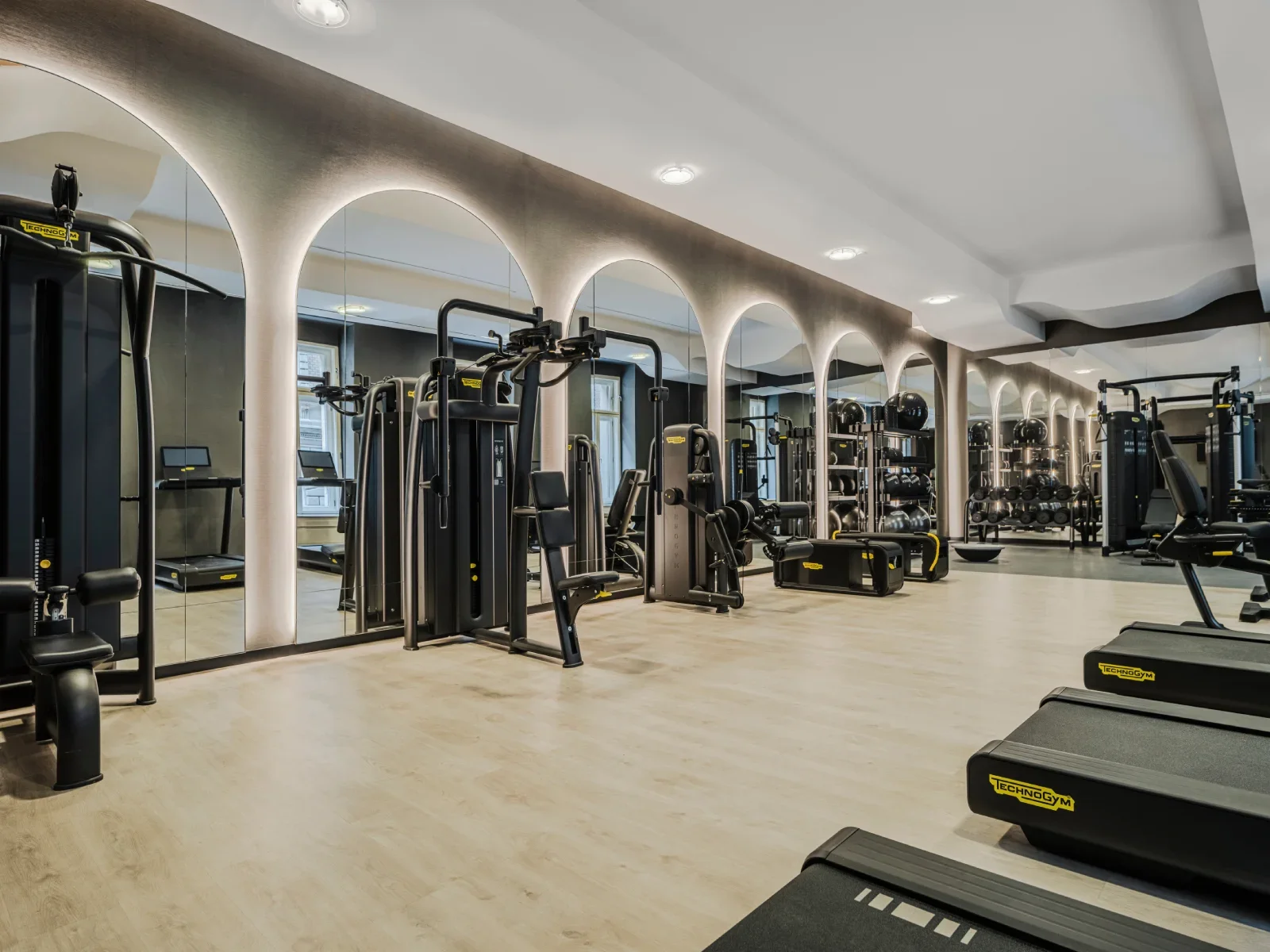 luxury-hotel-anantara-technogym-wellness-experience.webp