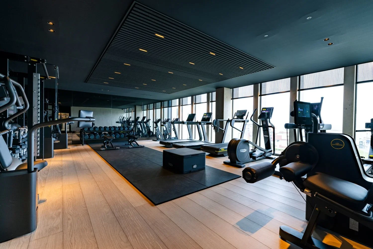 luxury-hotel-gym-la-rreserve.webp