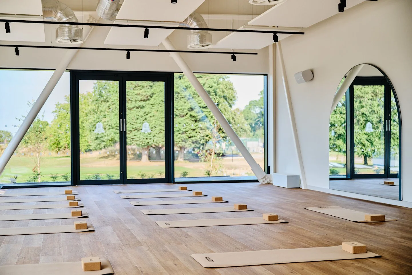 luxury-hotel-yoga-room.jpg