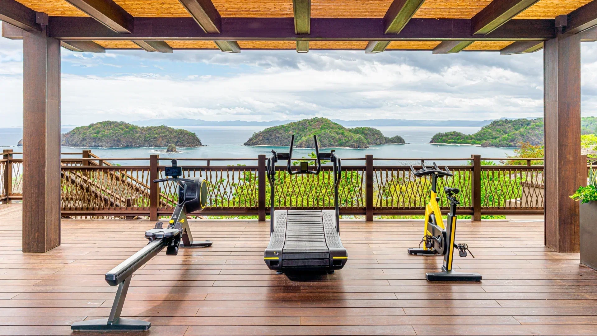 technogym-luxury-gym-nekajui-ritz-carlton.webp