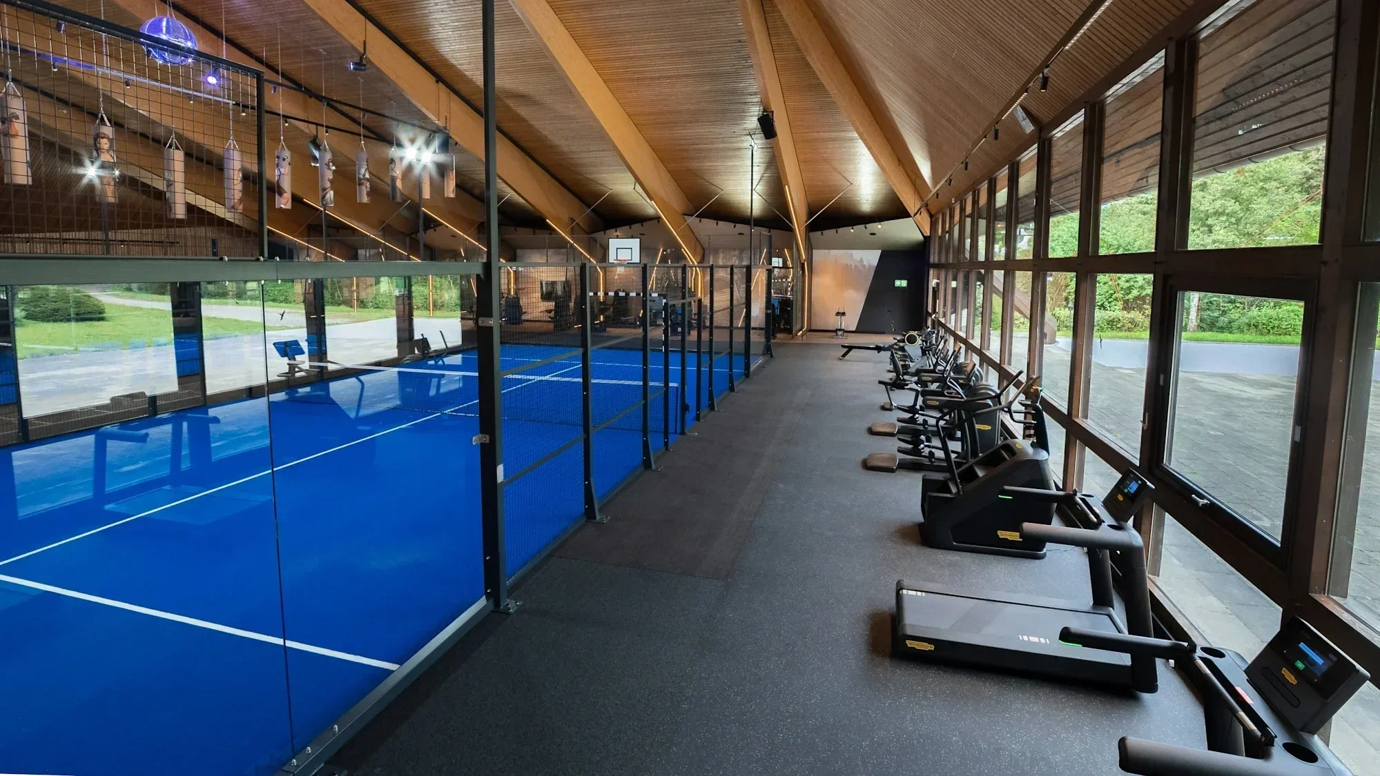 technogy-luxury-hotel-gym-vier-jahreszeiten.webp