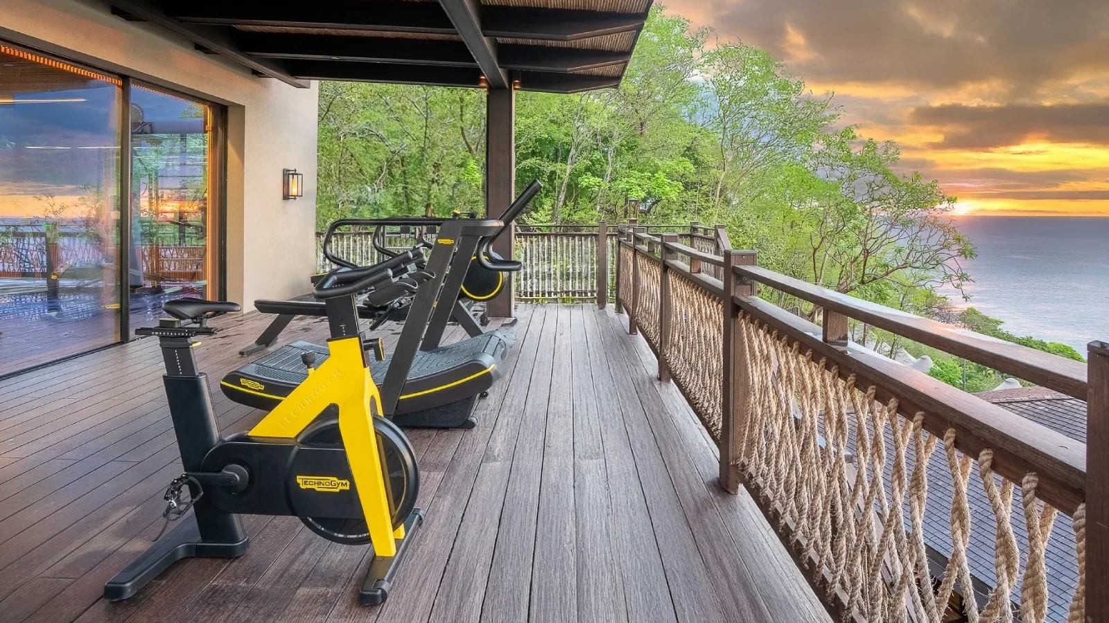 technogym-luxury-hotel-gym-nekajui-ritz-carlton.webp