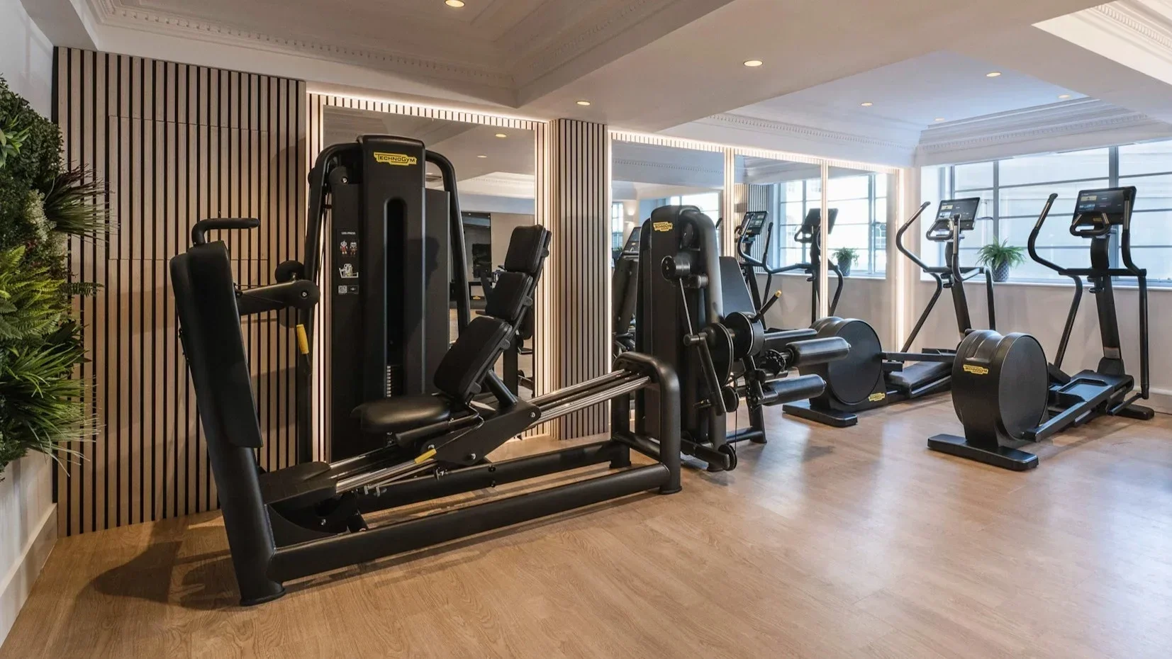 technogym-luxury-hotel-gym-with-pure-strength.webp