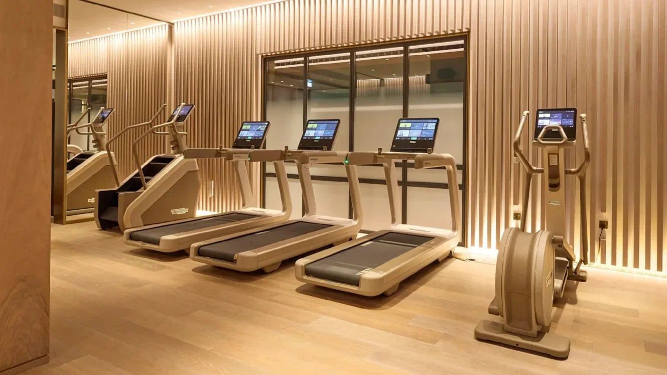 technogym-luxury-hotel-gym-with-sand-stone.webp