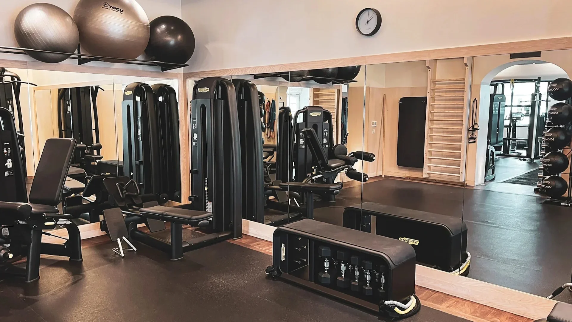grand-hotel-luxury-hotel-gym-2.webp