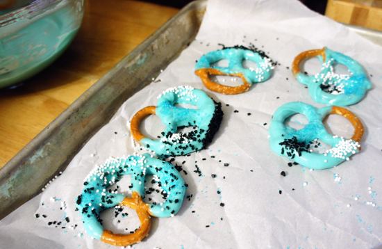 Black decorating sugar, not mouse droppings.
