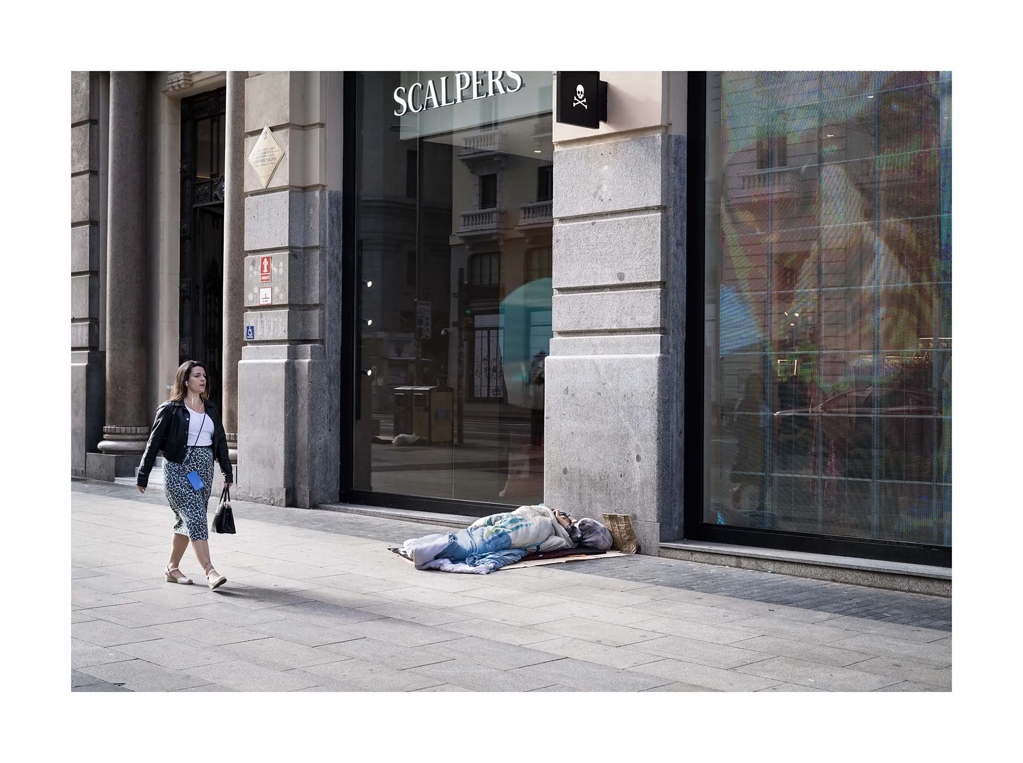 Mujer y vagabundo copia.jpg