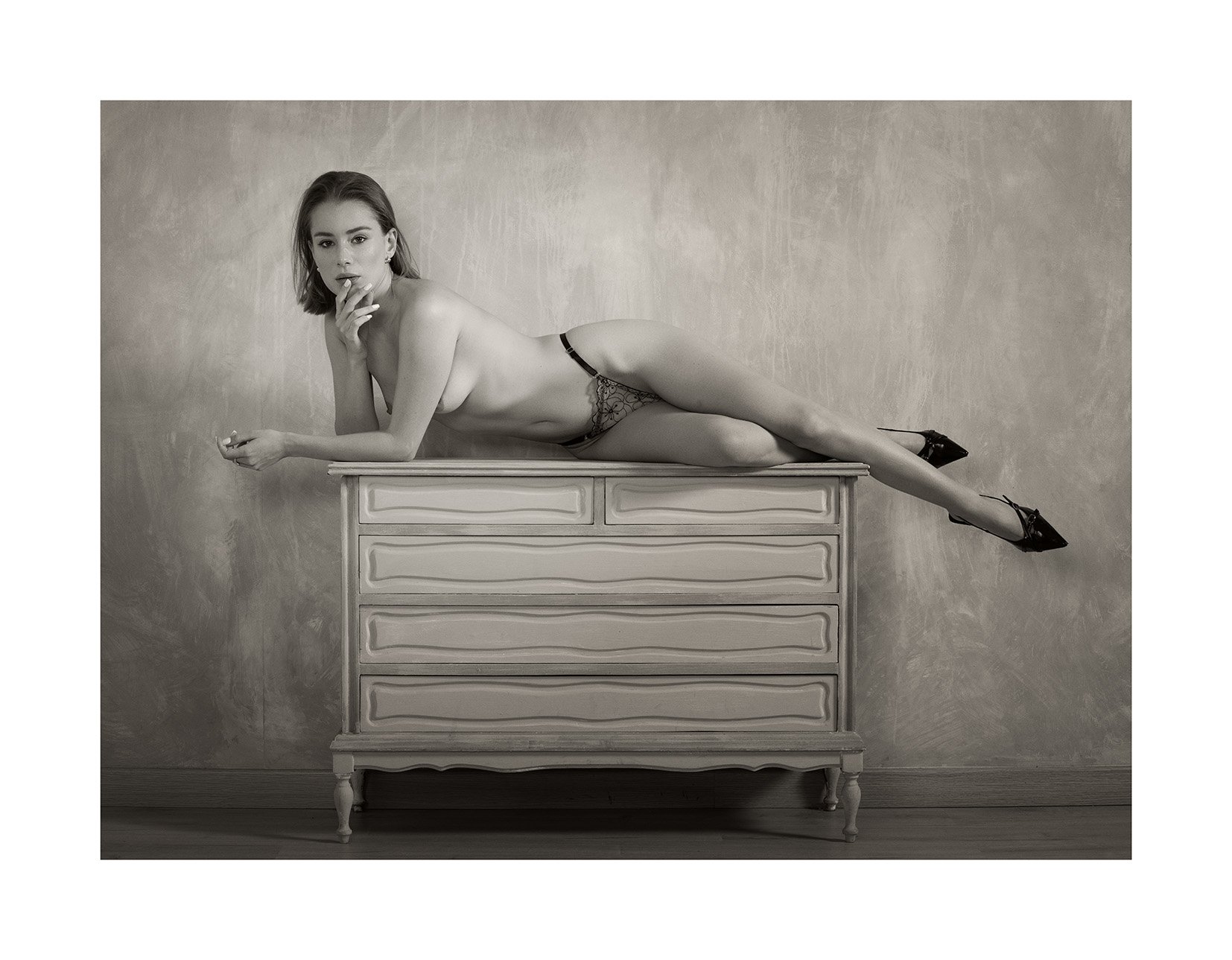 Paulina y mueble web.jpg