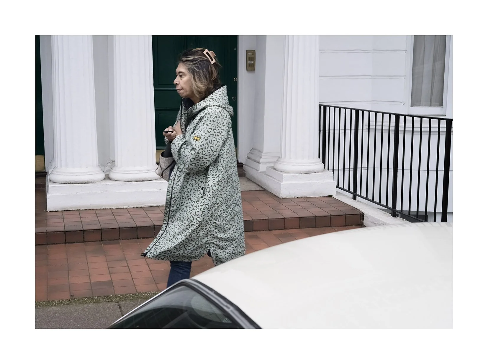 Mujer y coche copia.jpg