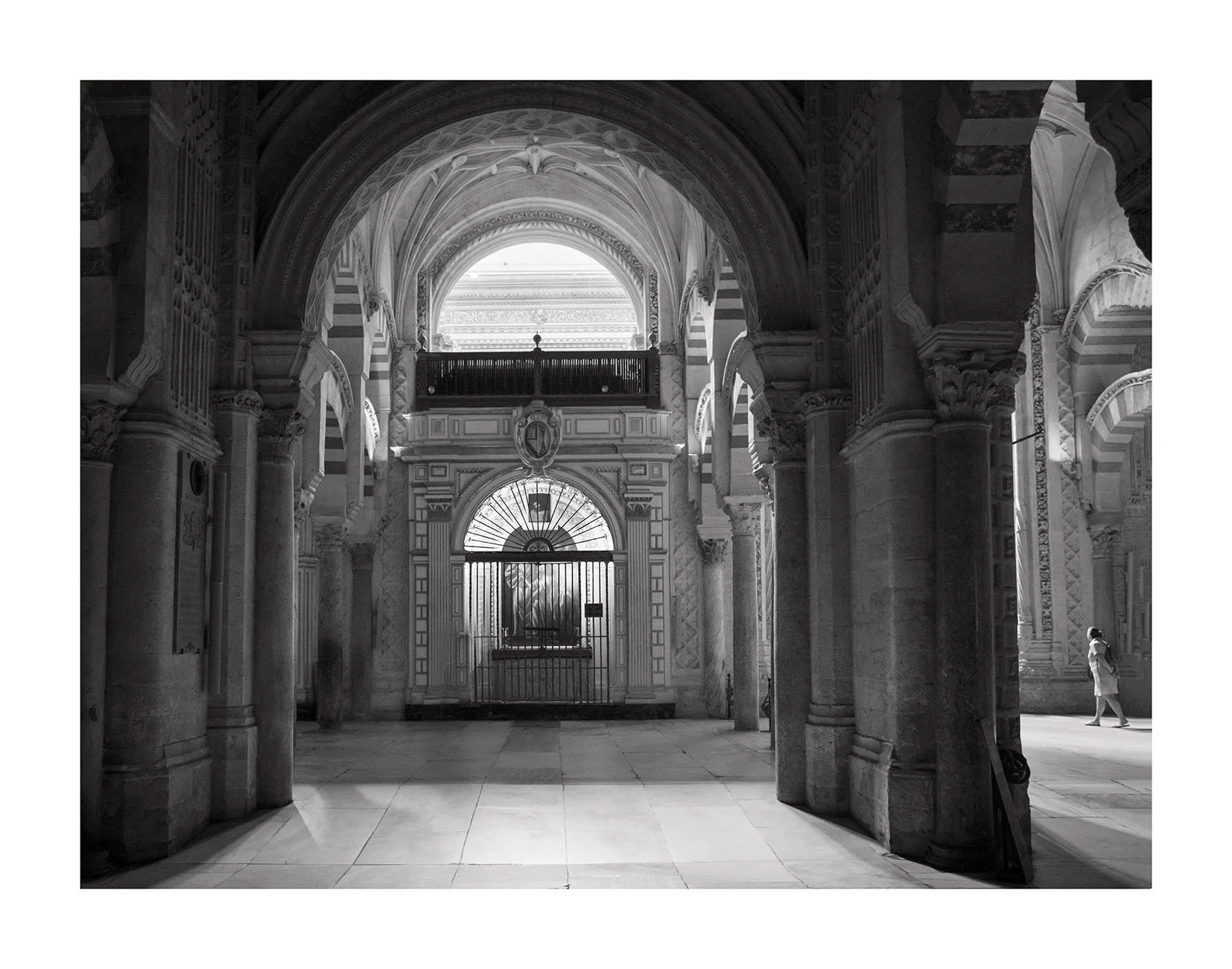 Mujer en la Mezquita copia.jpg