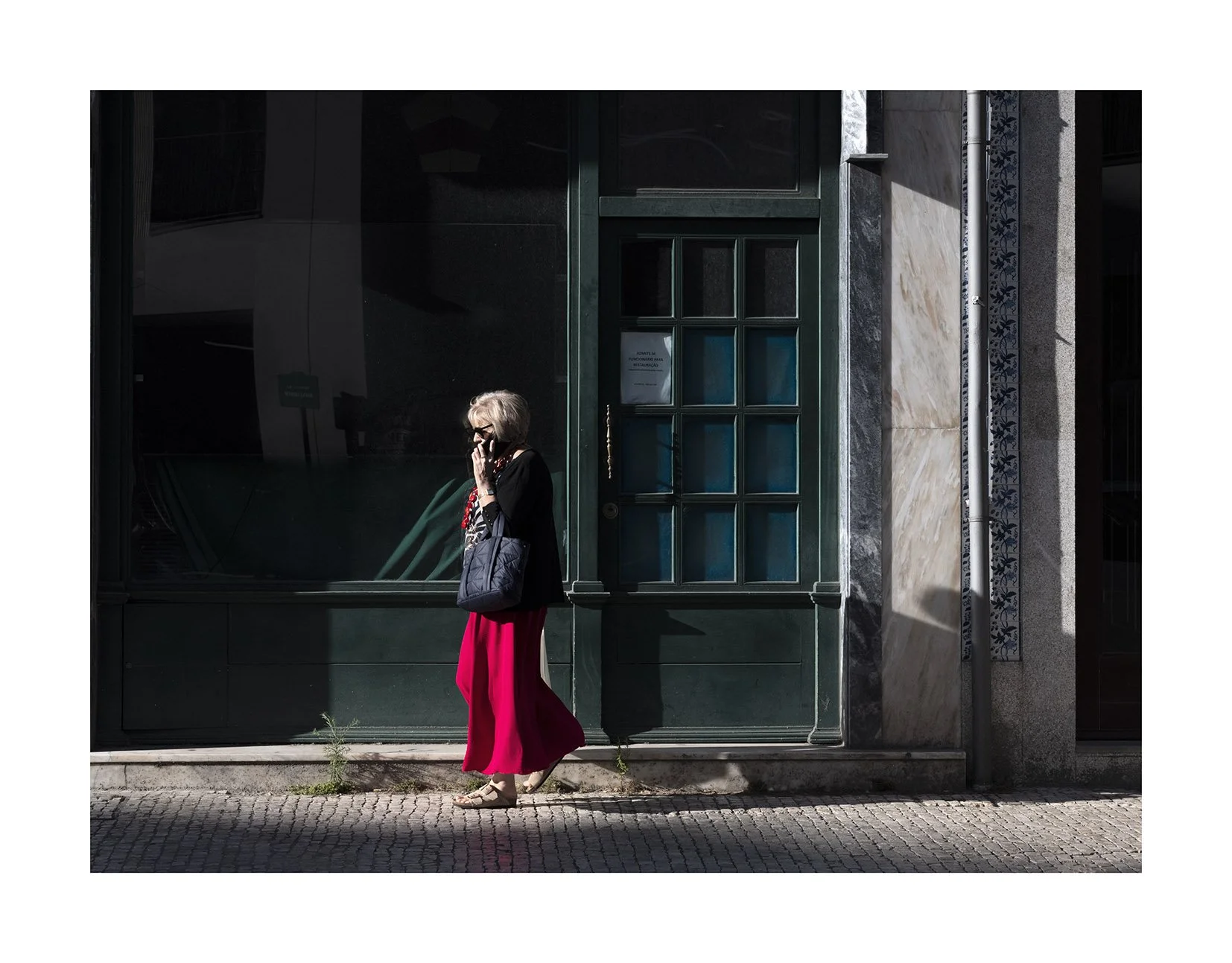 Mujer de rojo Oporto web.jpg