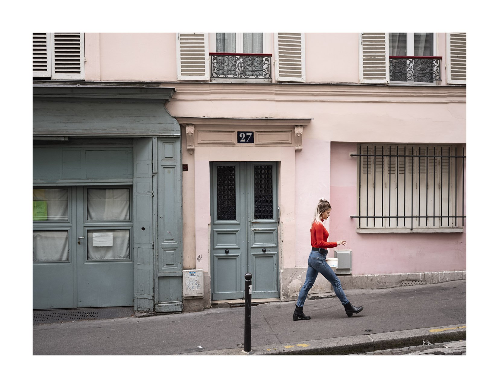 Mujer de rojo copia.jpg