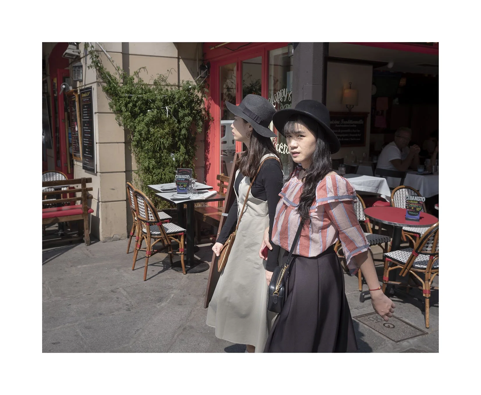 Mujeres mirandome copia.jpg