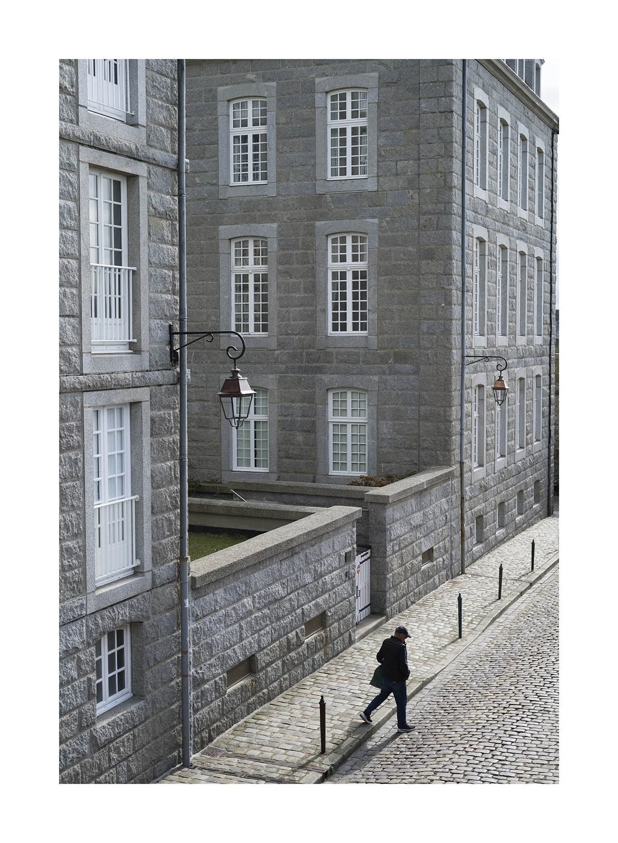 St Malo hombre edificios web.jpg