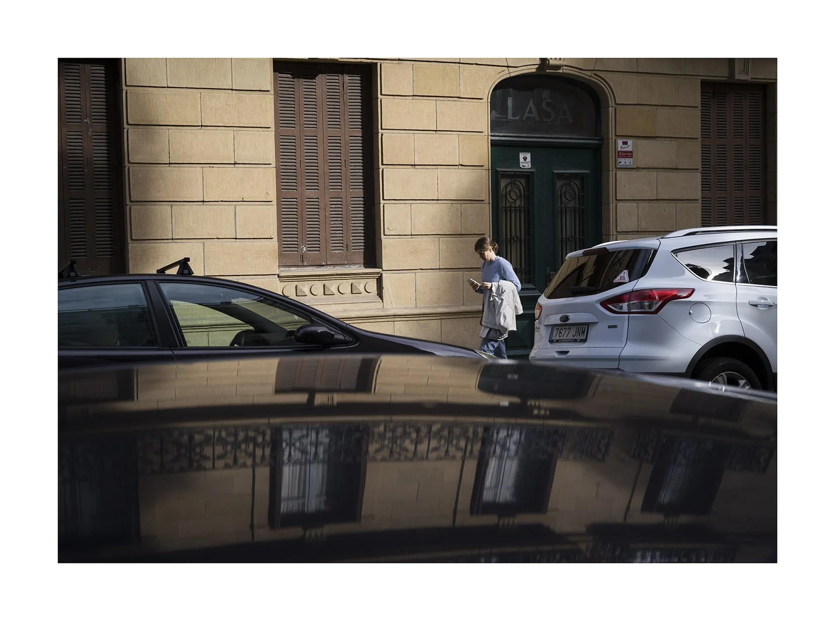 Mujer y coches copia.jpg