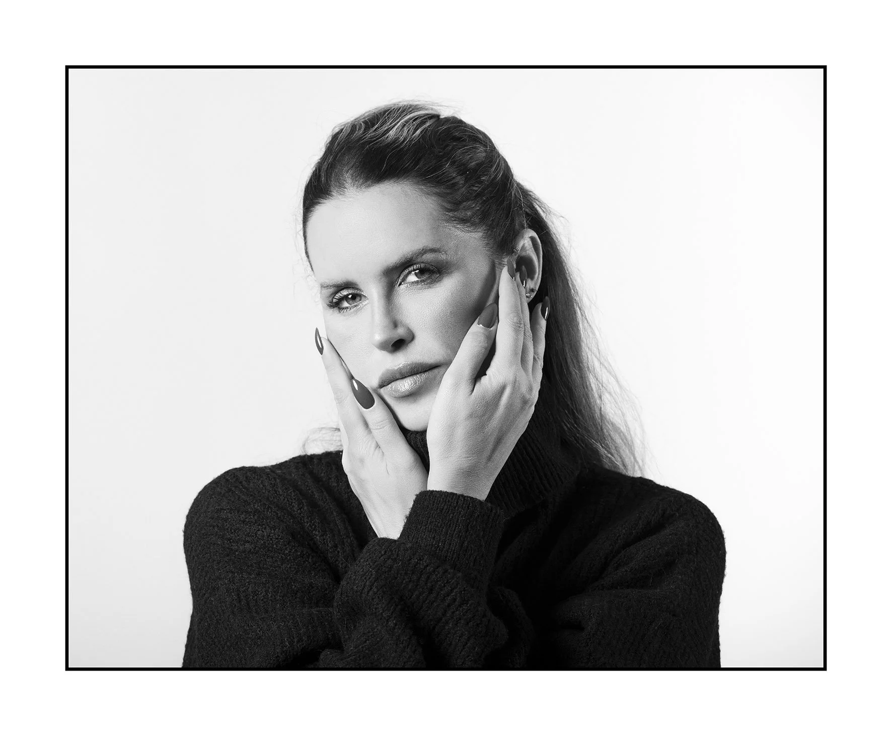 Retrato Carlotta final bw web borde.jpg