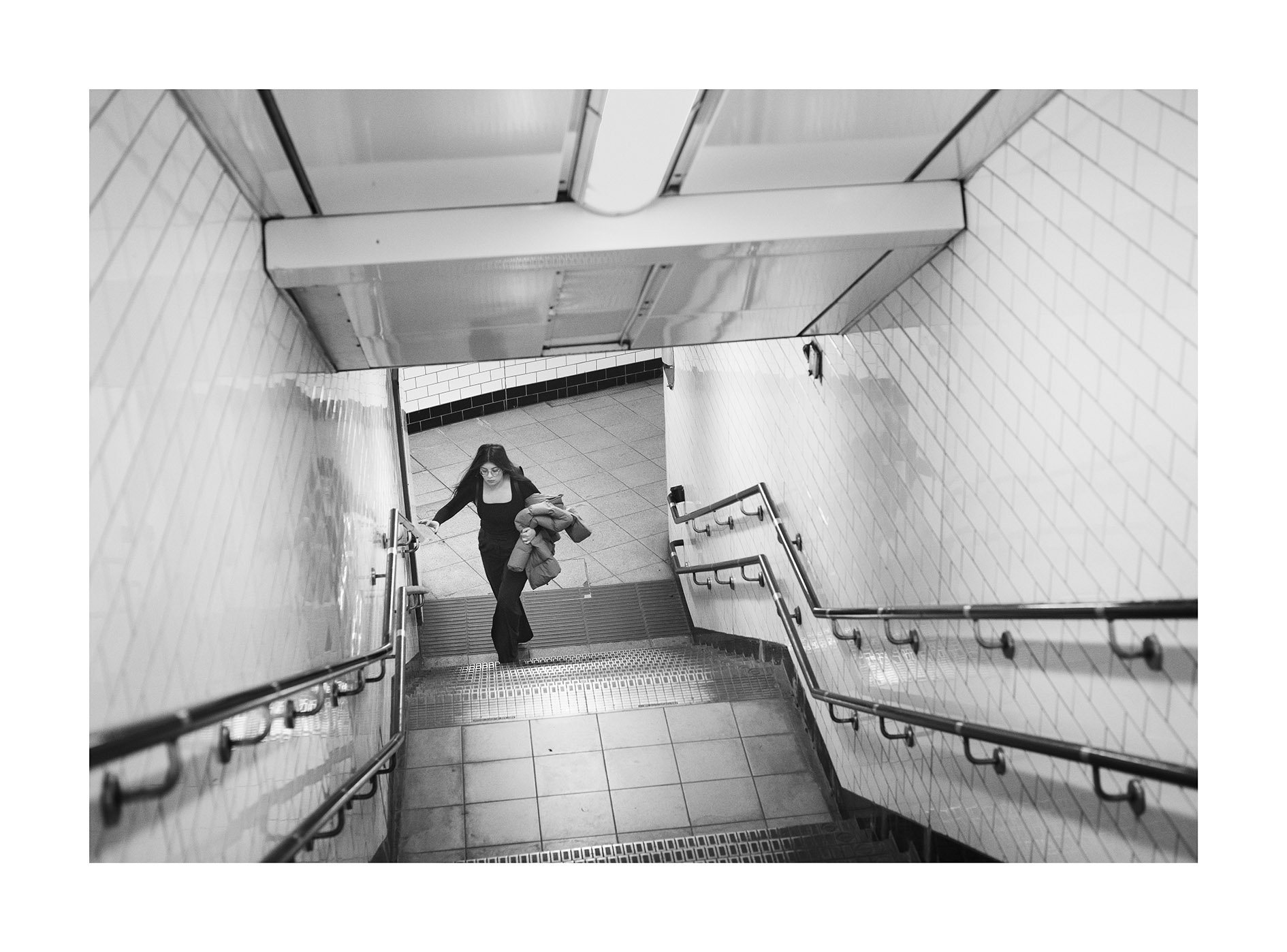 Mujer metro copia.jpg