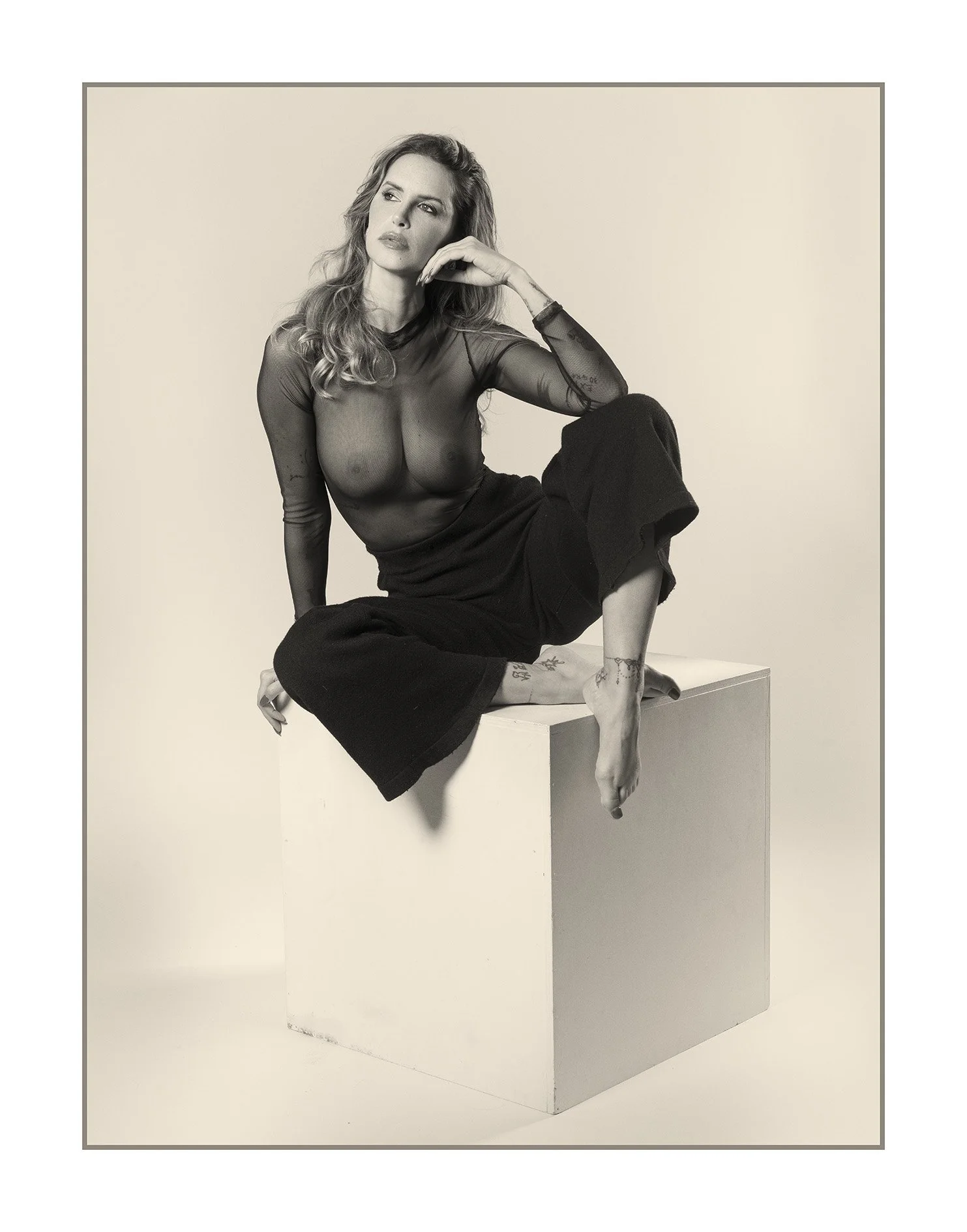 Carlotta sentada final  web.jpg