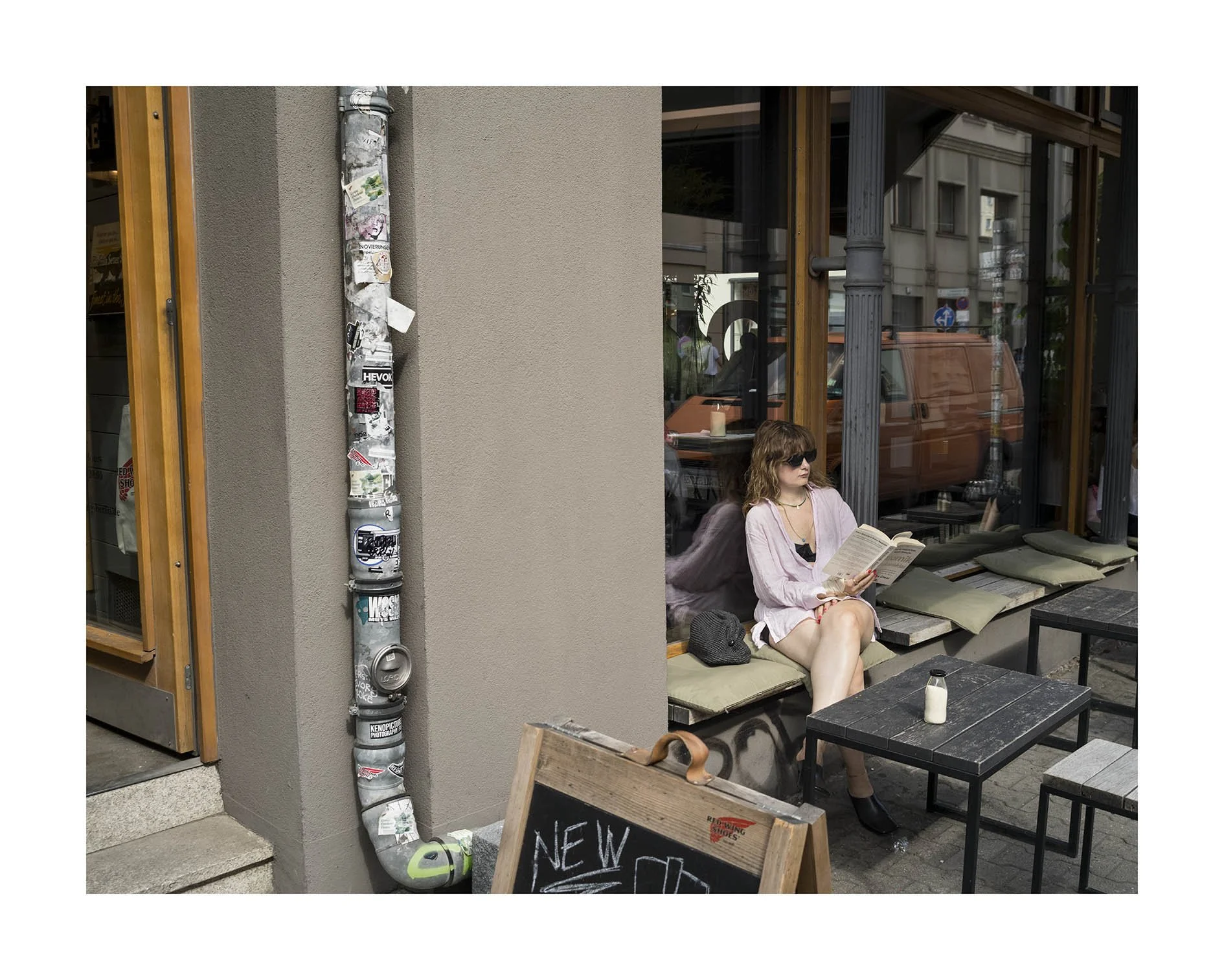 Chica leyendo Berlin copia.jpg