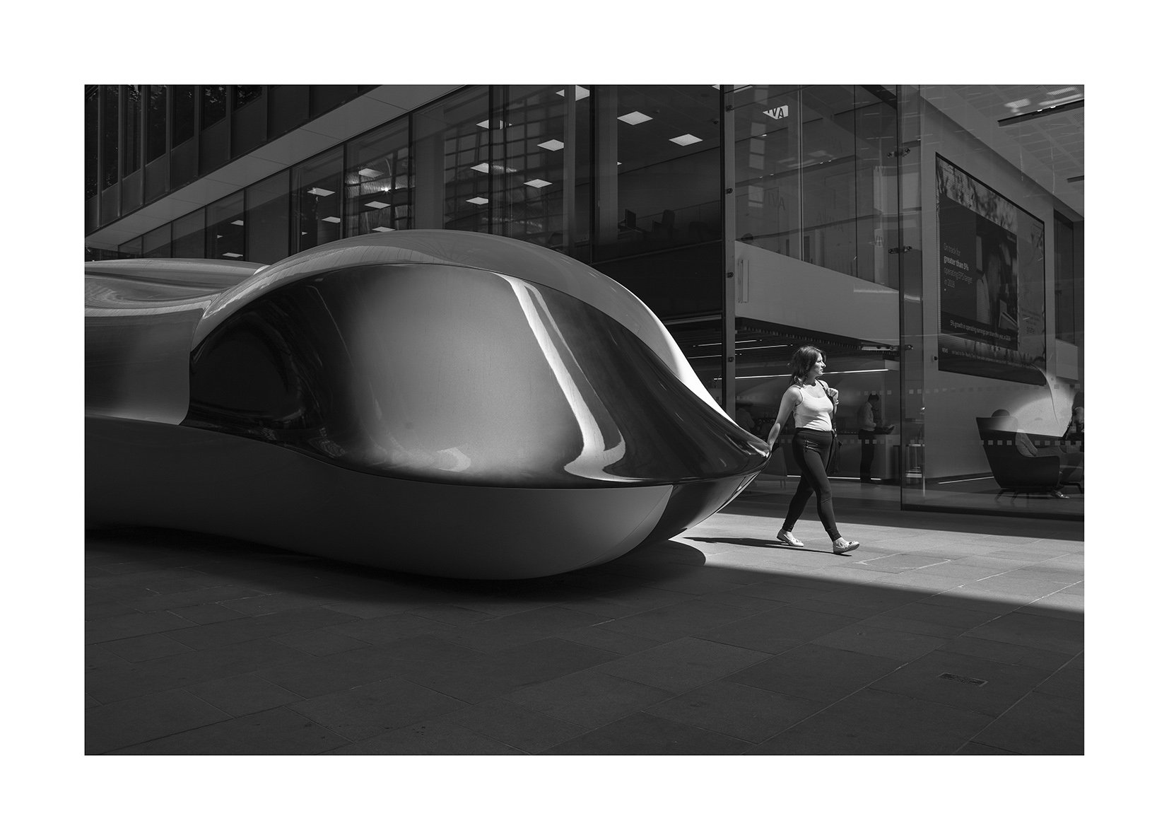 Escena de calle Londores web.jpg