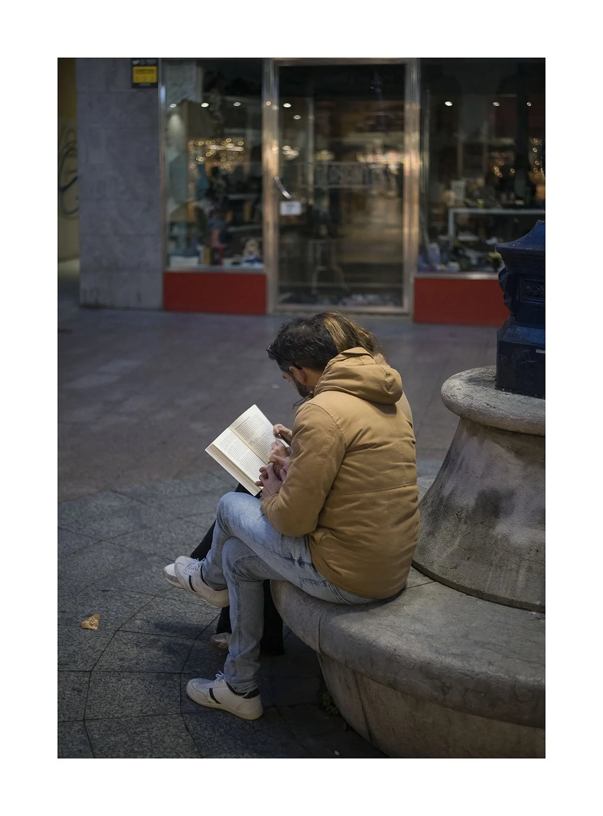 Leyendo en Santander copia.jpg