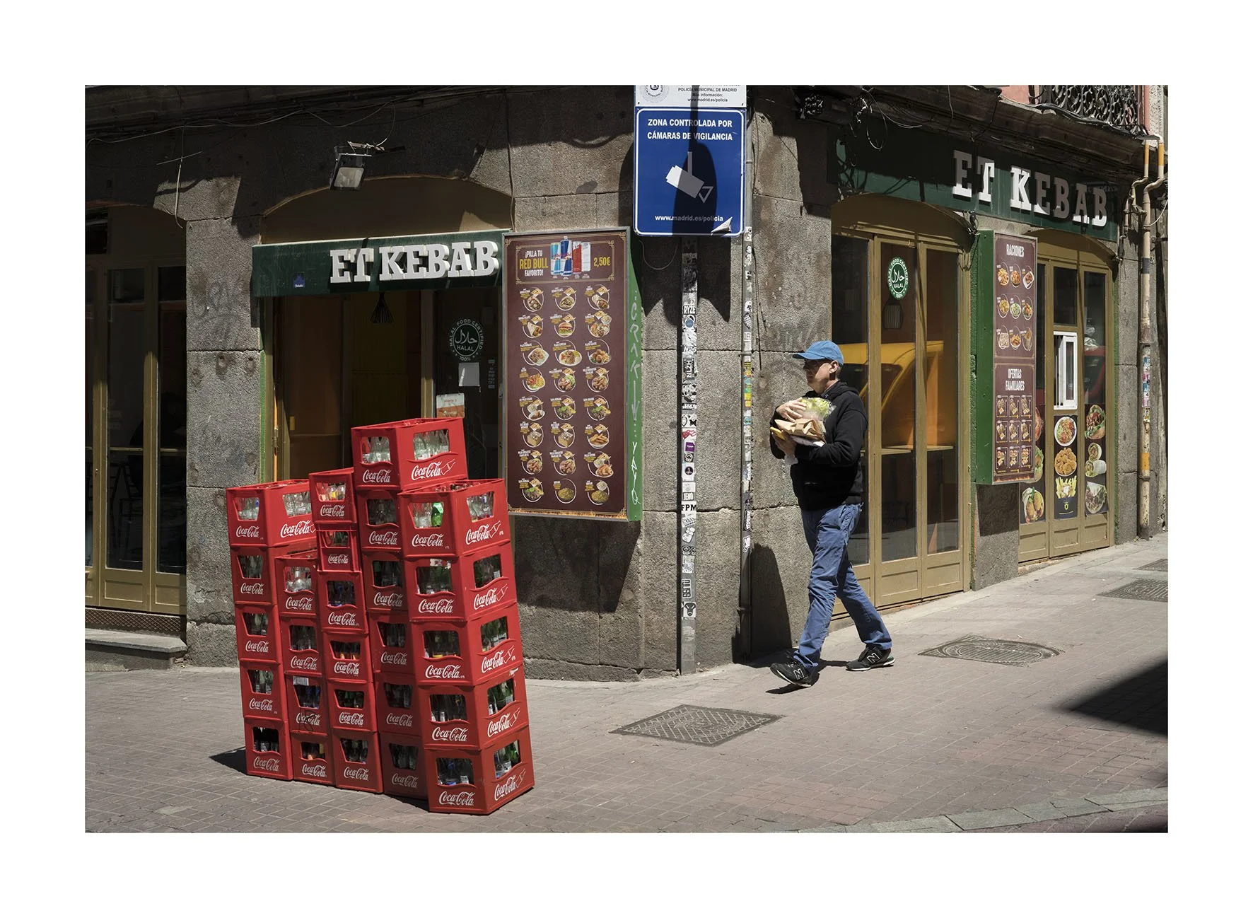 Coca cola y hombnre copia.jpg