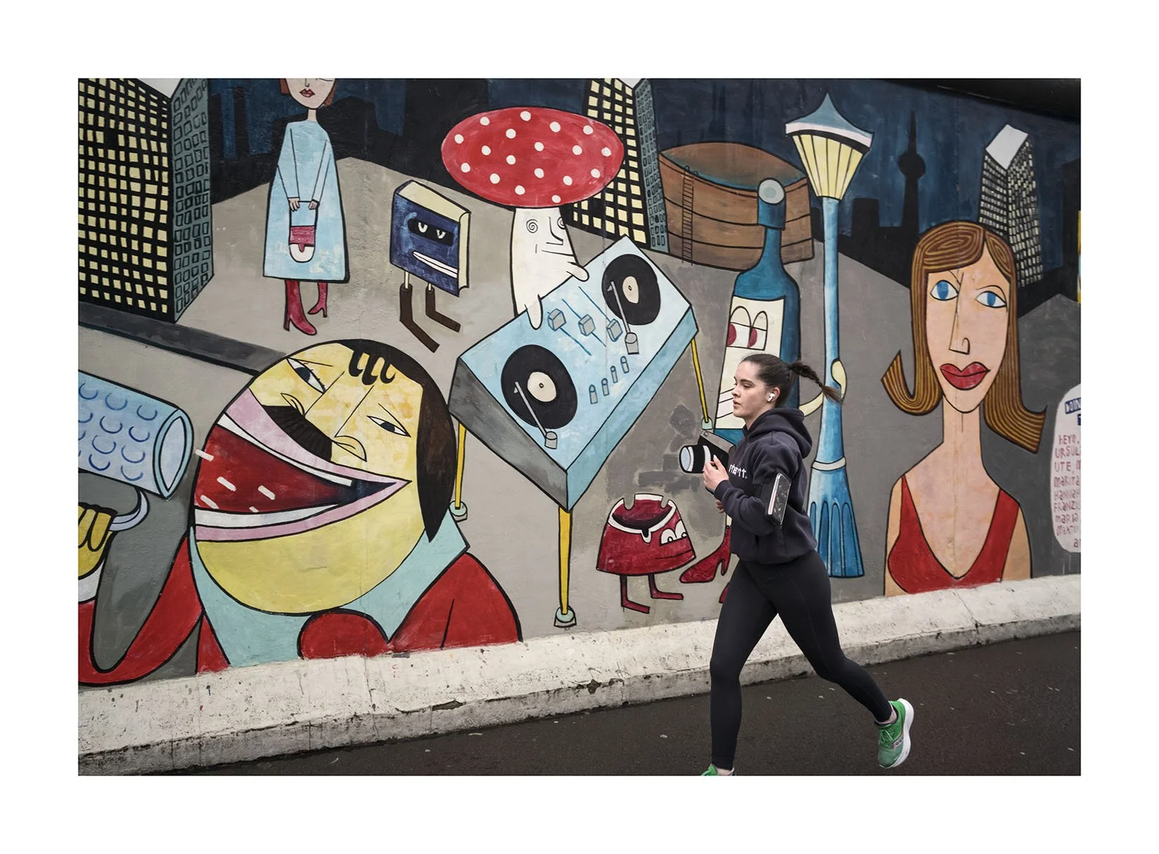 Muro berlin y jogger copia.jpg