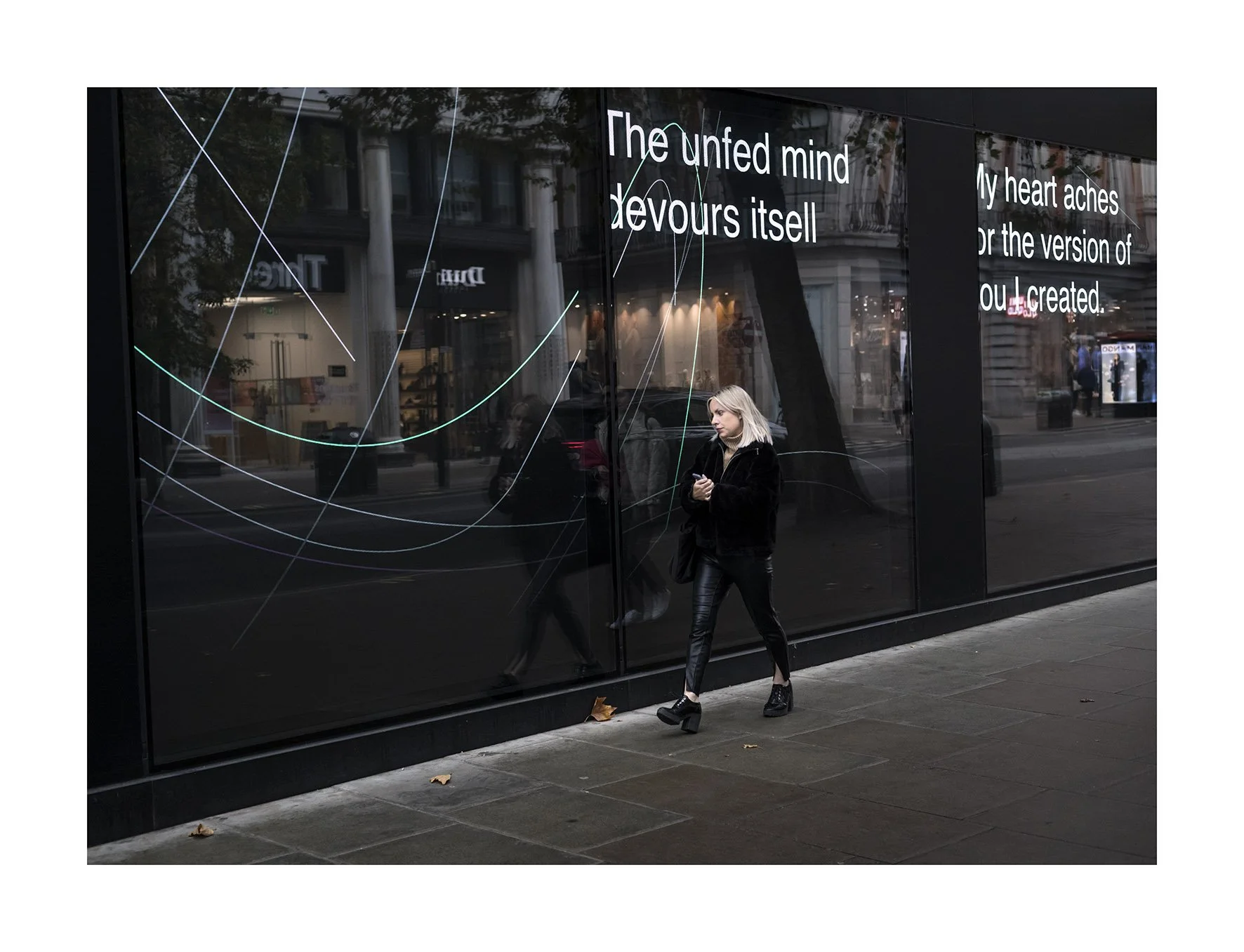 Mujer rubia Oxford Street copia.jpg