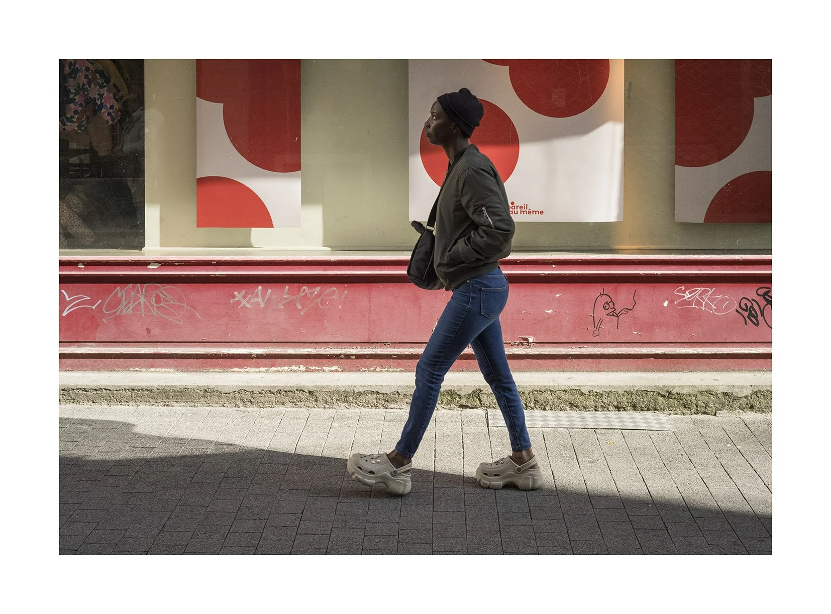 Mujer caminando copia.jpg