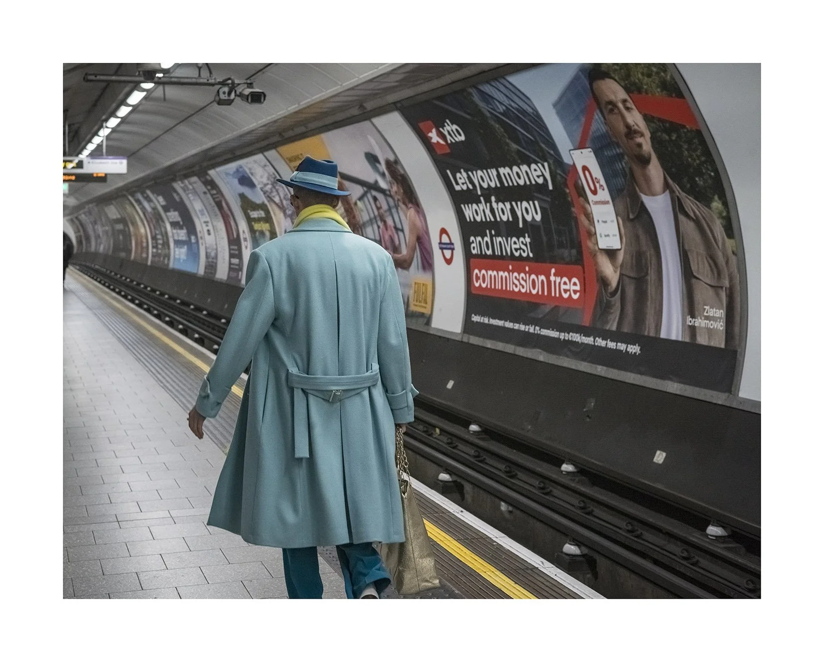 Hombre elegante metro copia.jpg