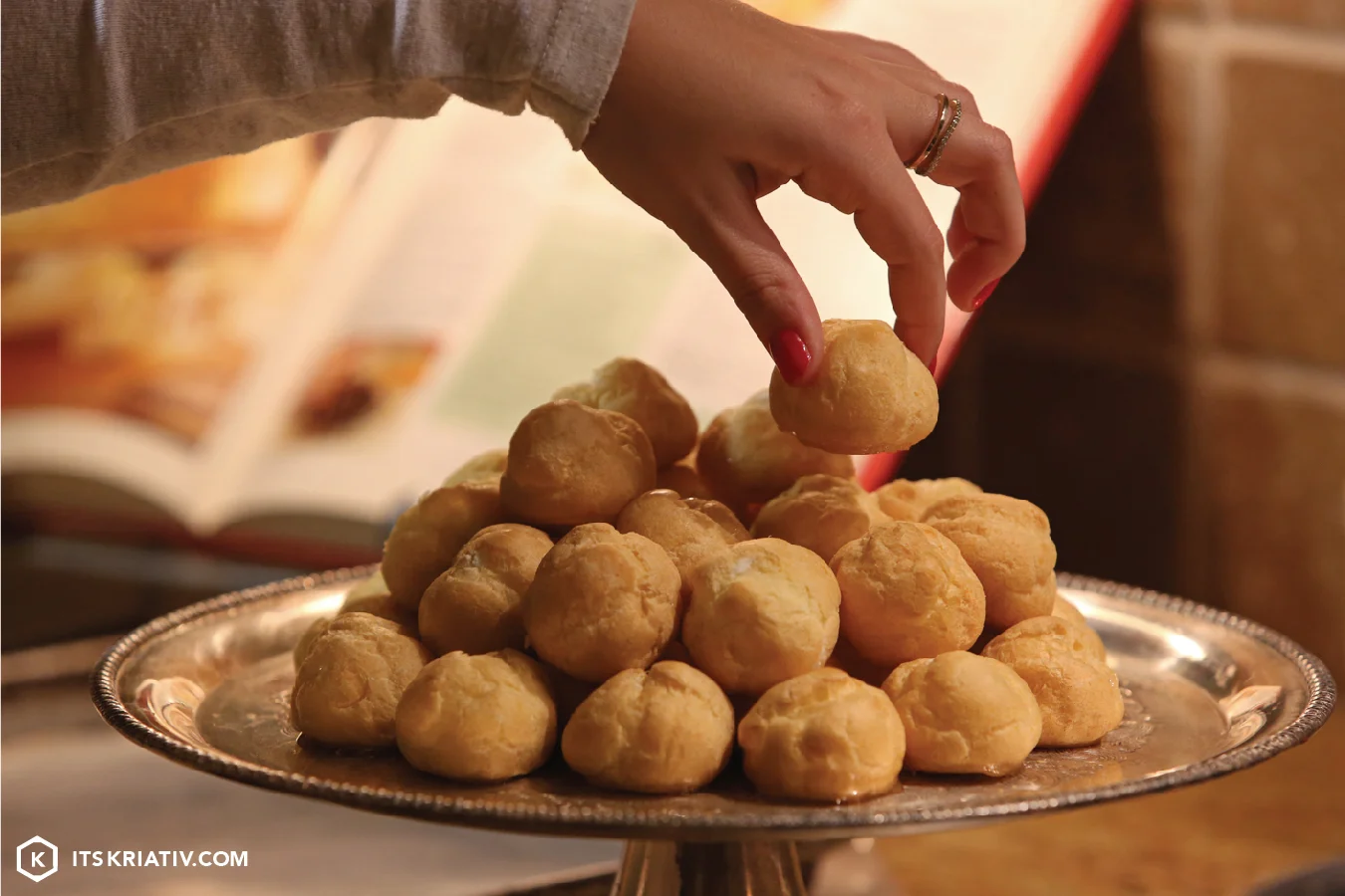 Its-Kriativ-Food-Holiday-Croquembouche-Dessert-Tree-Sugar.jpg