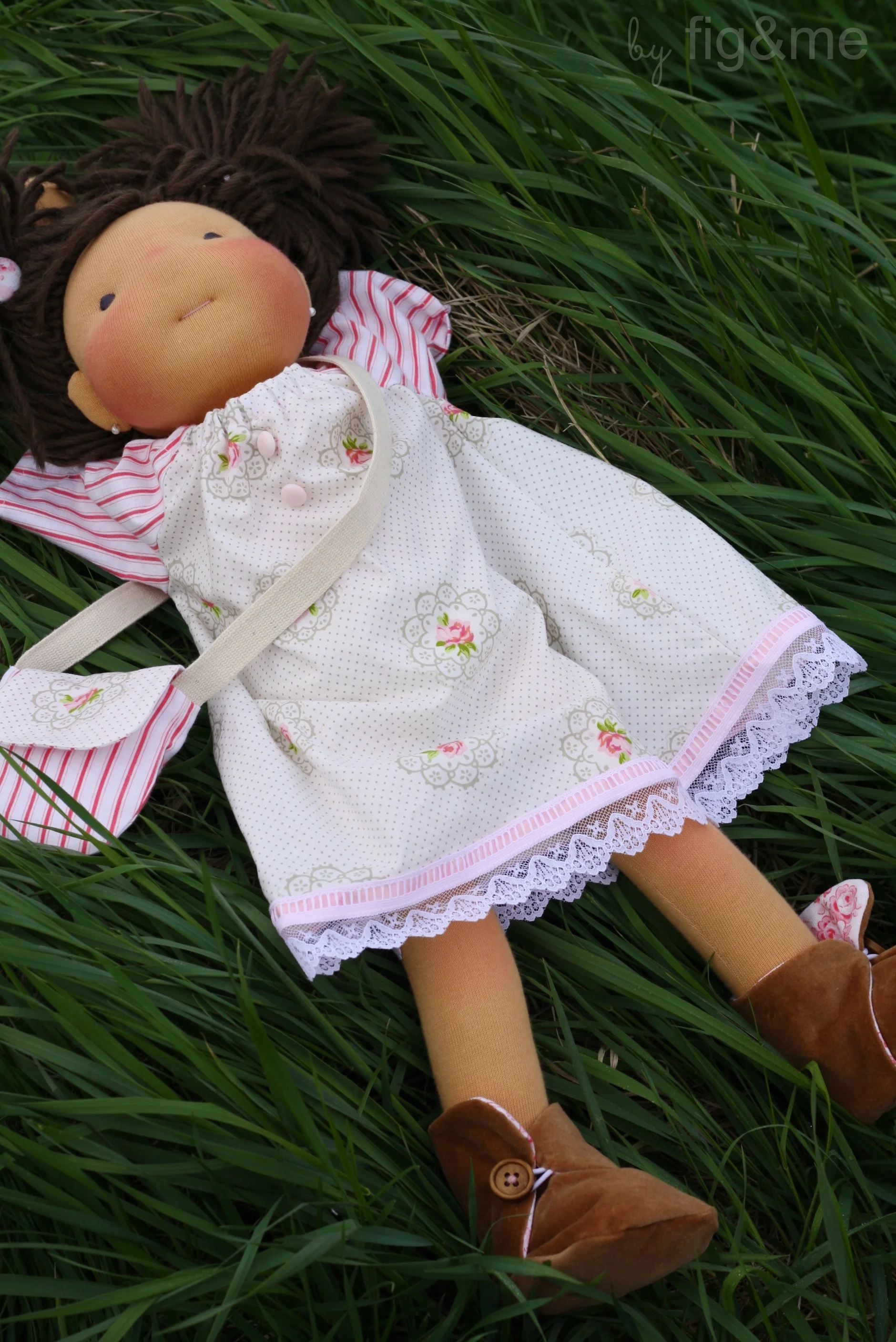 ...to enjoy daydreaming on the fresh grass, a summer pleasure. By figandme.