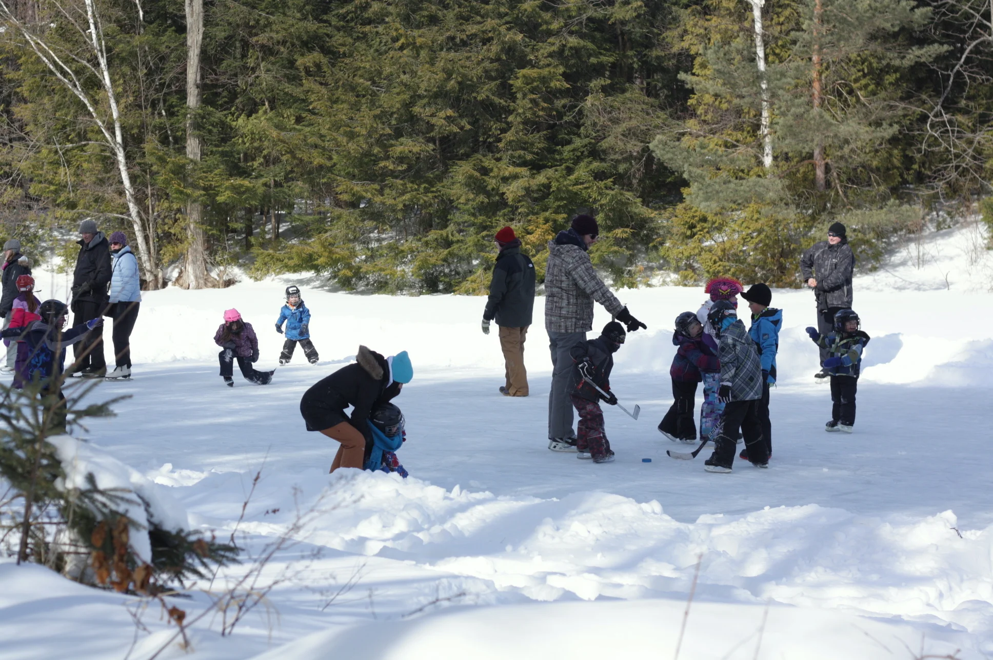 canada-pond-skating.jpg