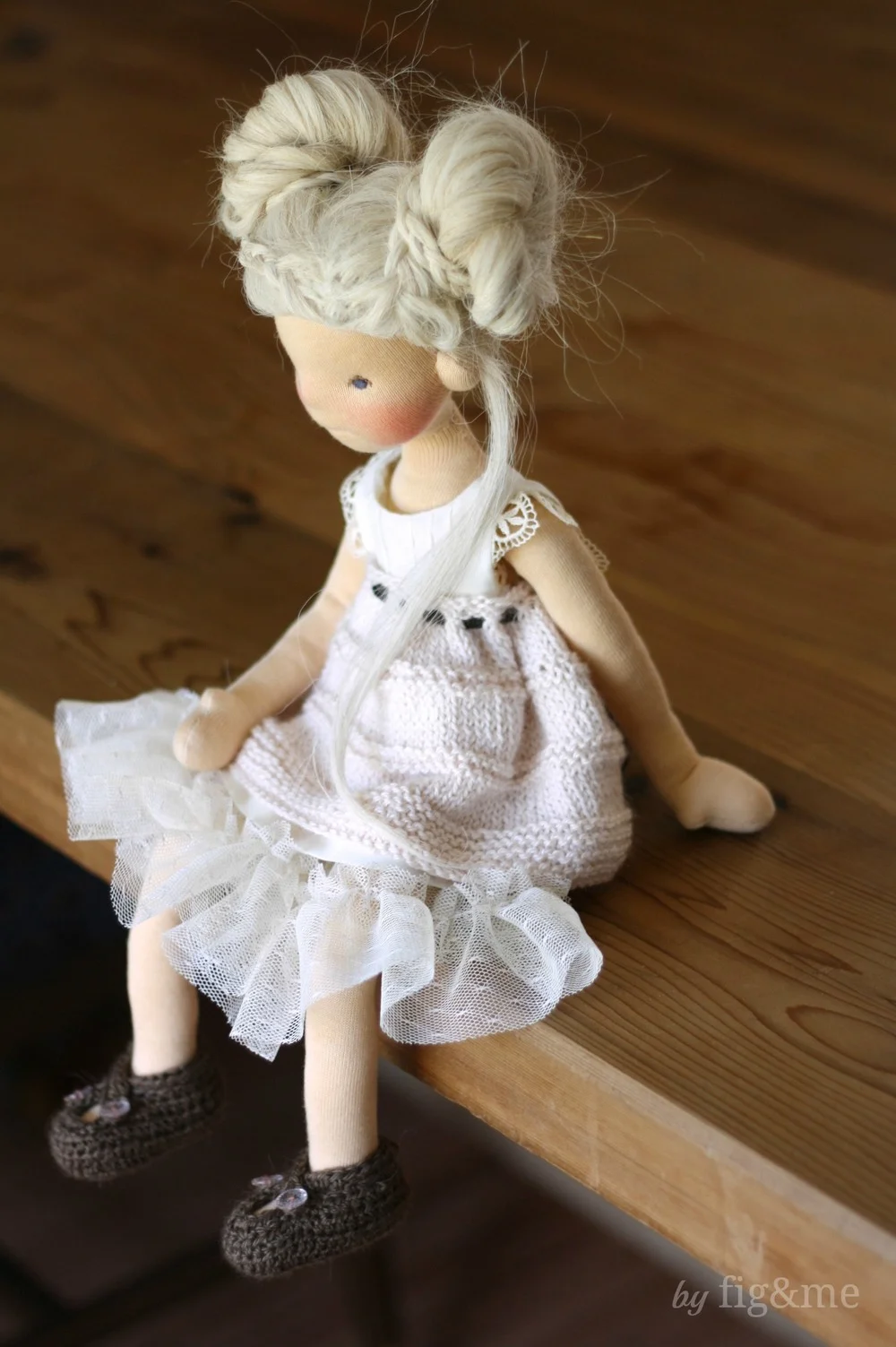 Cygnet in her fairy tale, by Fig&me