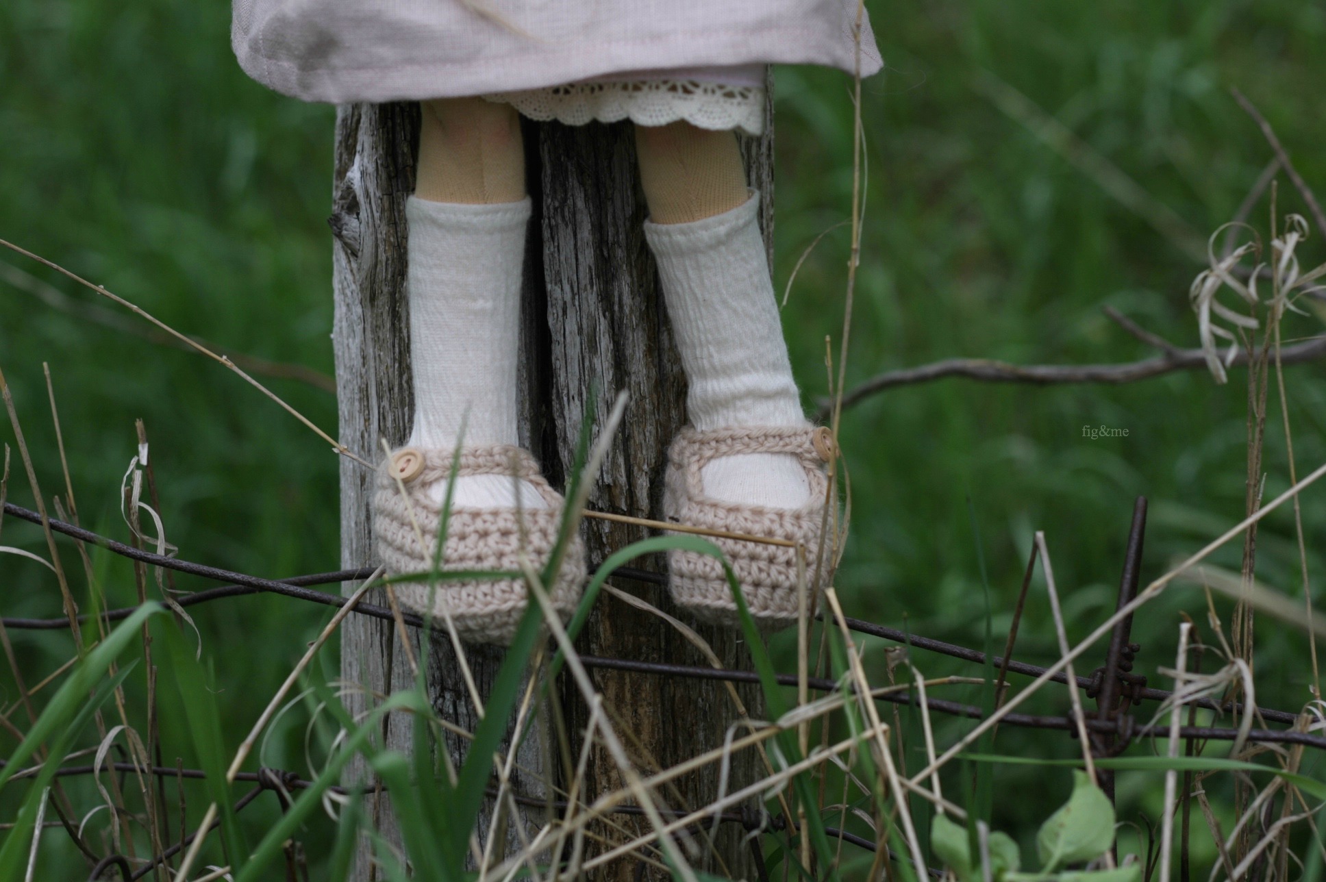 Pomona wears her crochet shoes with wooden buttons, by Fig and me.