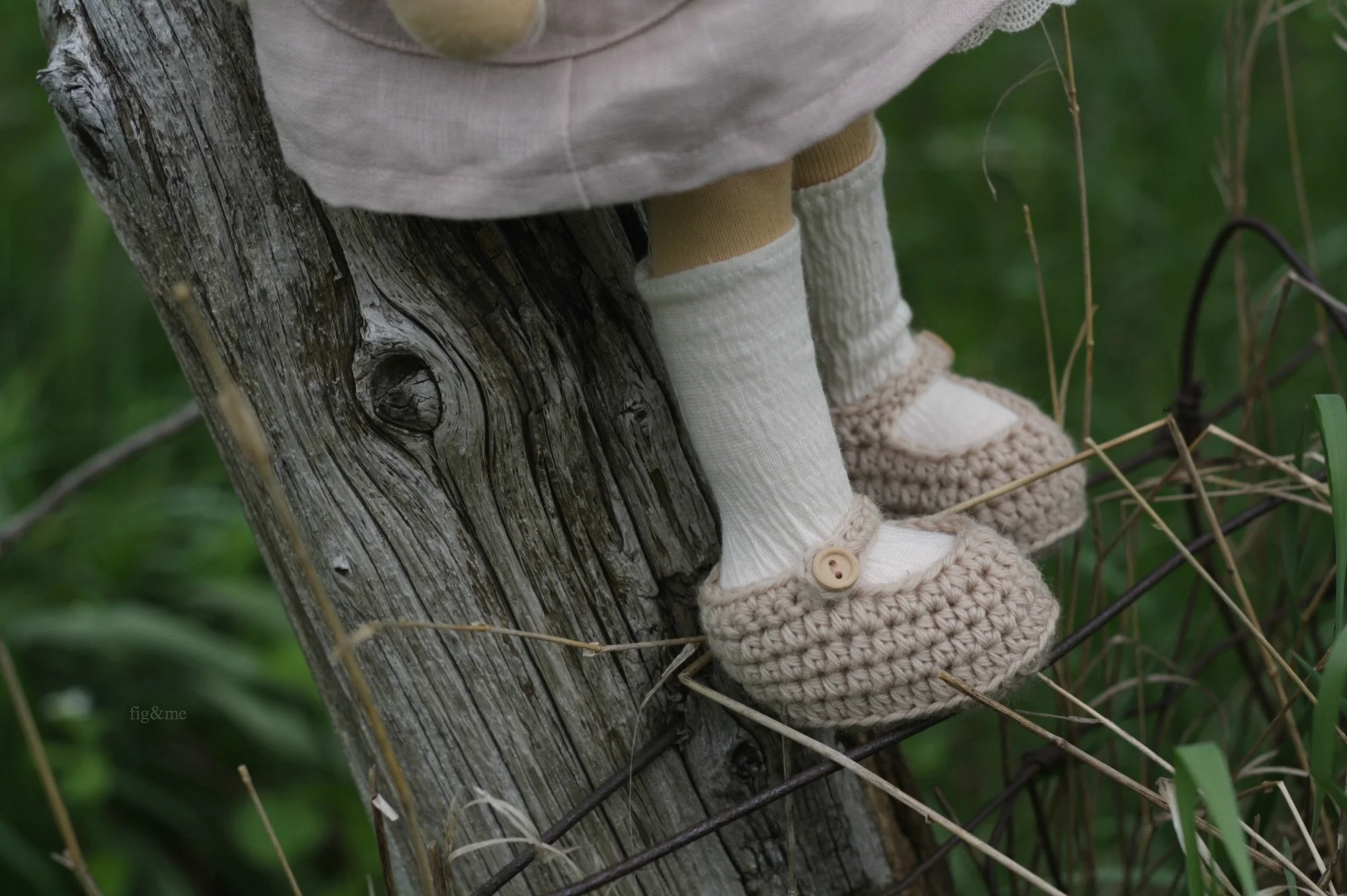 Pomona playing in the garden, by Fig and me.